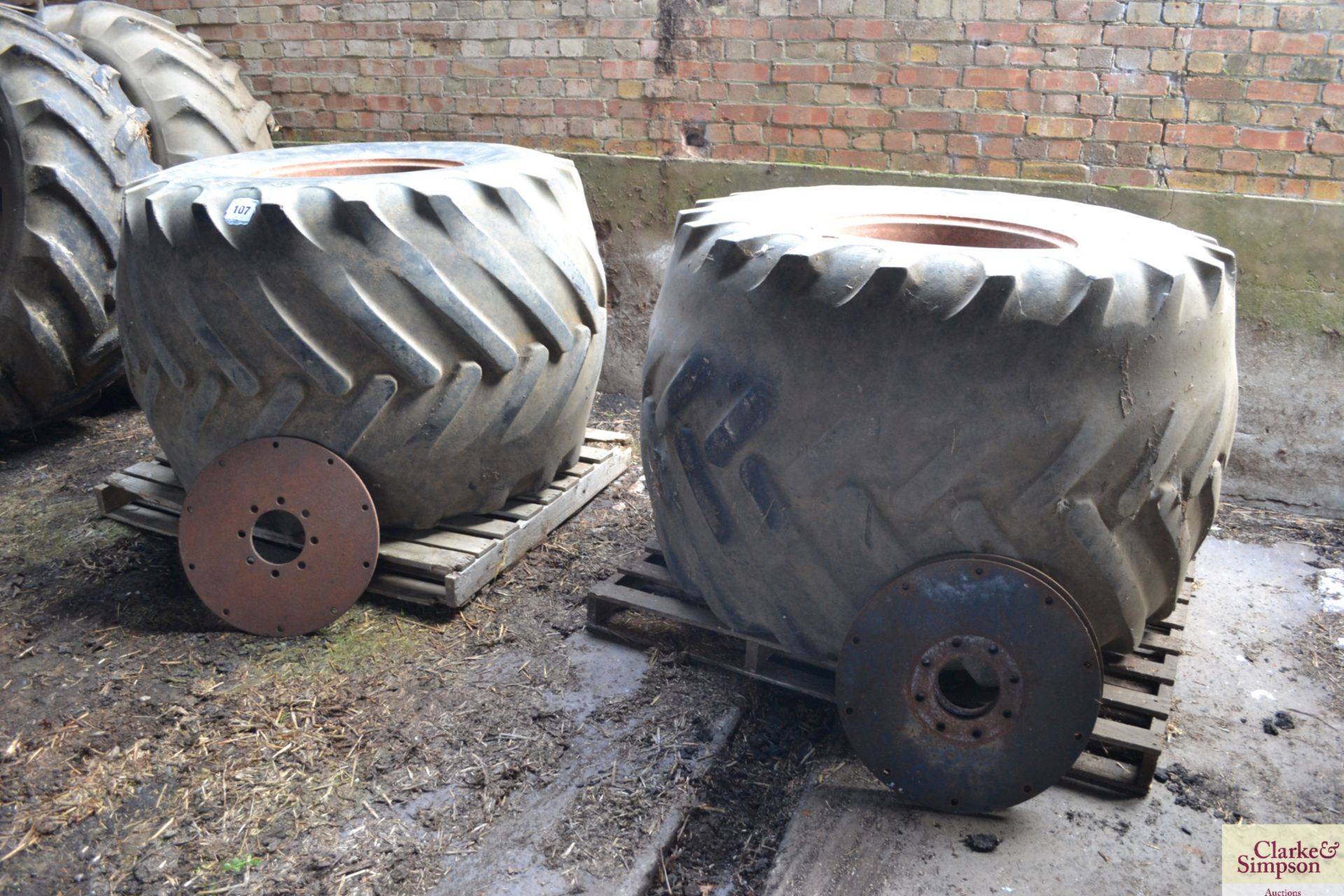 Pair of 66 x 43.00 25 floatation wheels and tyres. With bolt-in centres for New Holland. V - Image 4 of 7