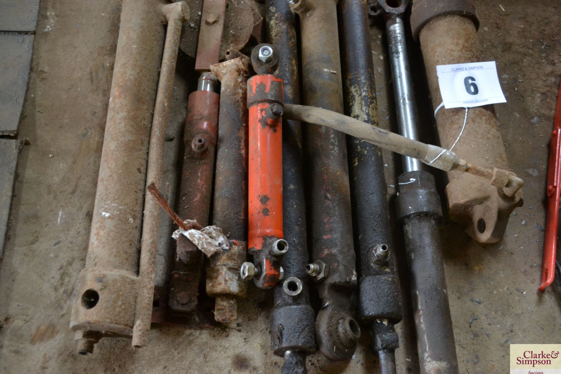 Quantity of hydraulic rams. V - Image 3 of 4