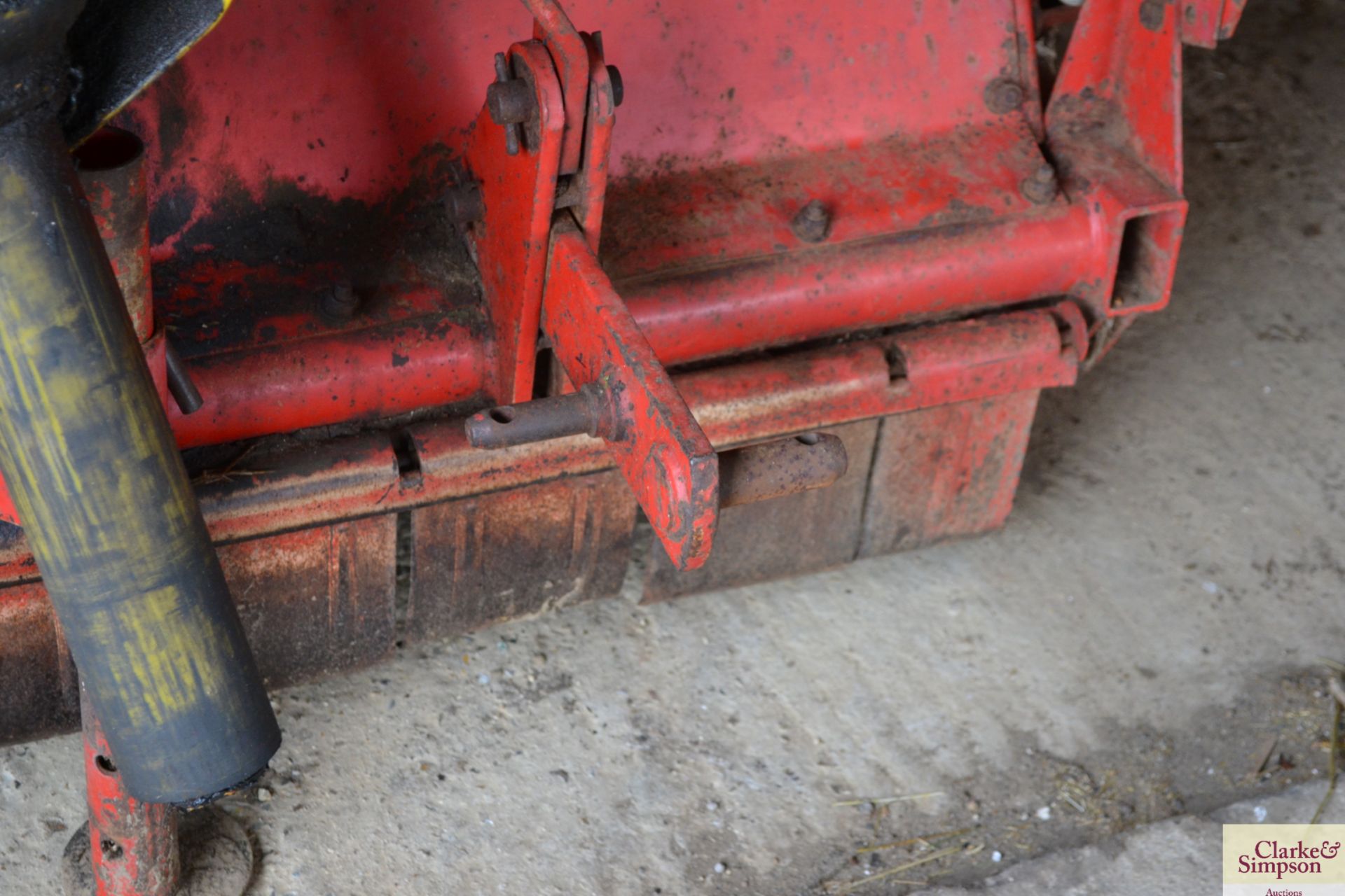 Taarup West-Mac linkage mounted straw chopper. Serial No. 256942. V - Image 7 of 9