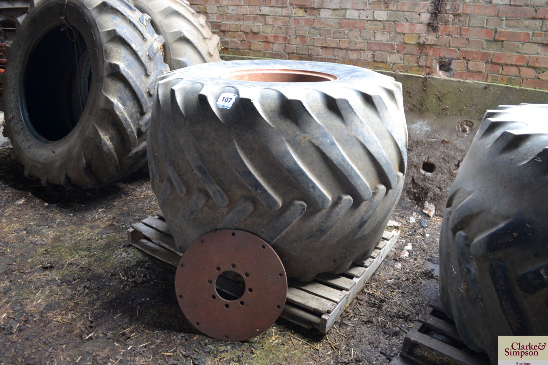 Pair of 66 x 43.00 25 floatation wheels and tyres. With bolt-in centres for New Holland. V - Image 2 of 7