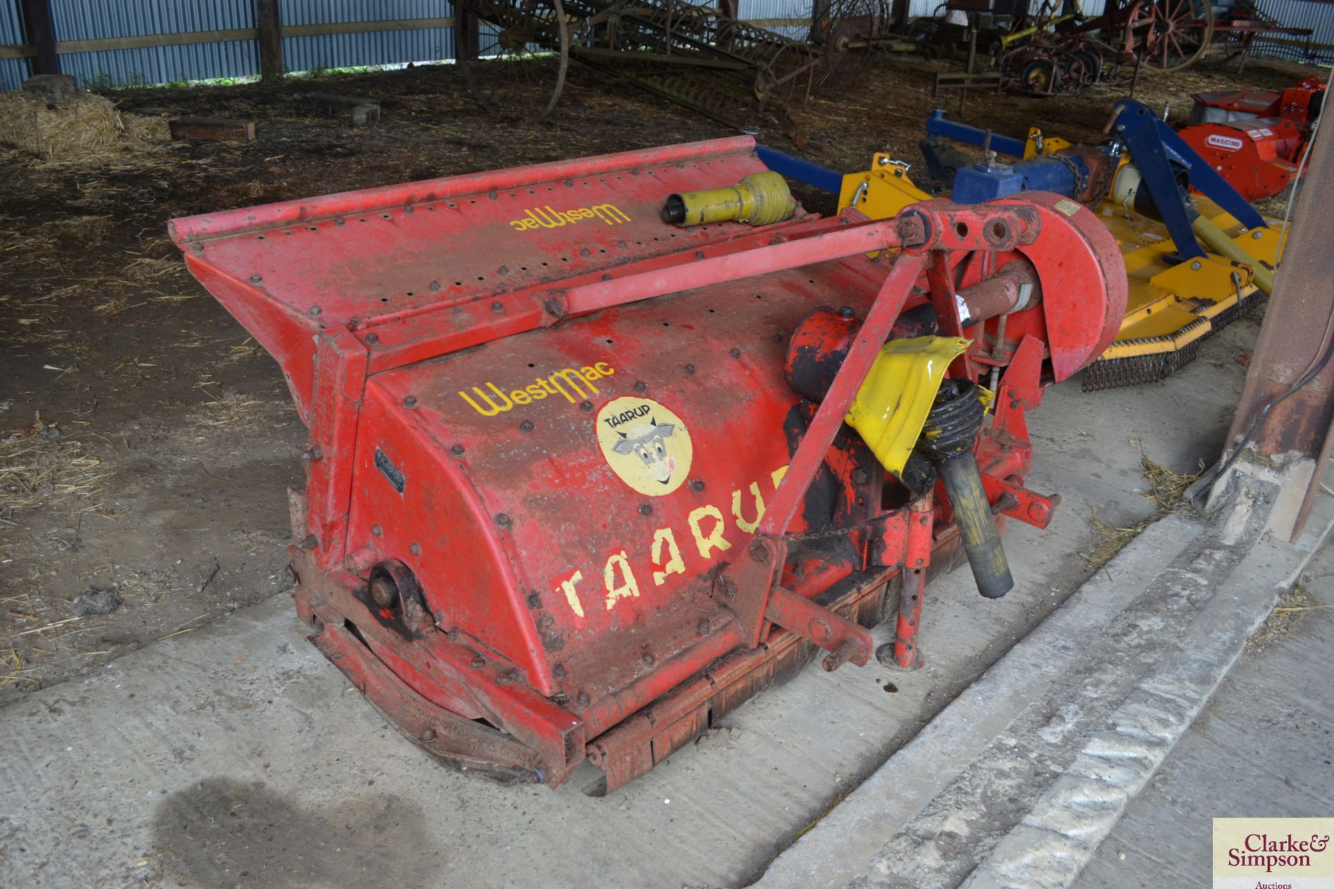 Taarup West-Mac linkage mounted straw chopper. Serial No. 256942. V