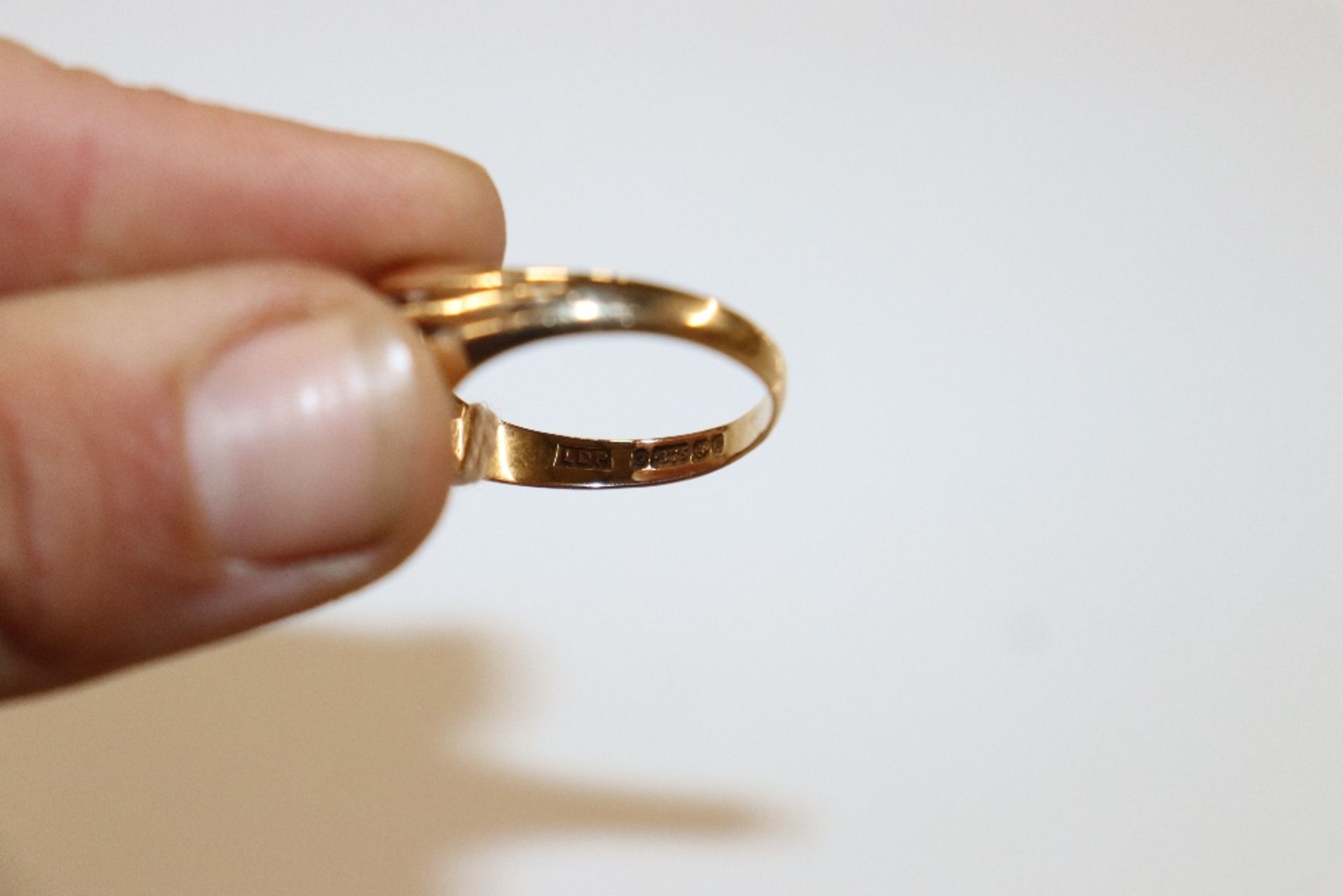 A 9ct gold ring set with white stone, approx. 3.5g - Image 2 of 2