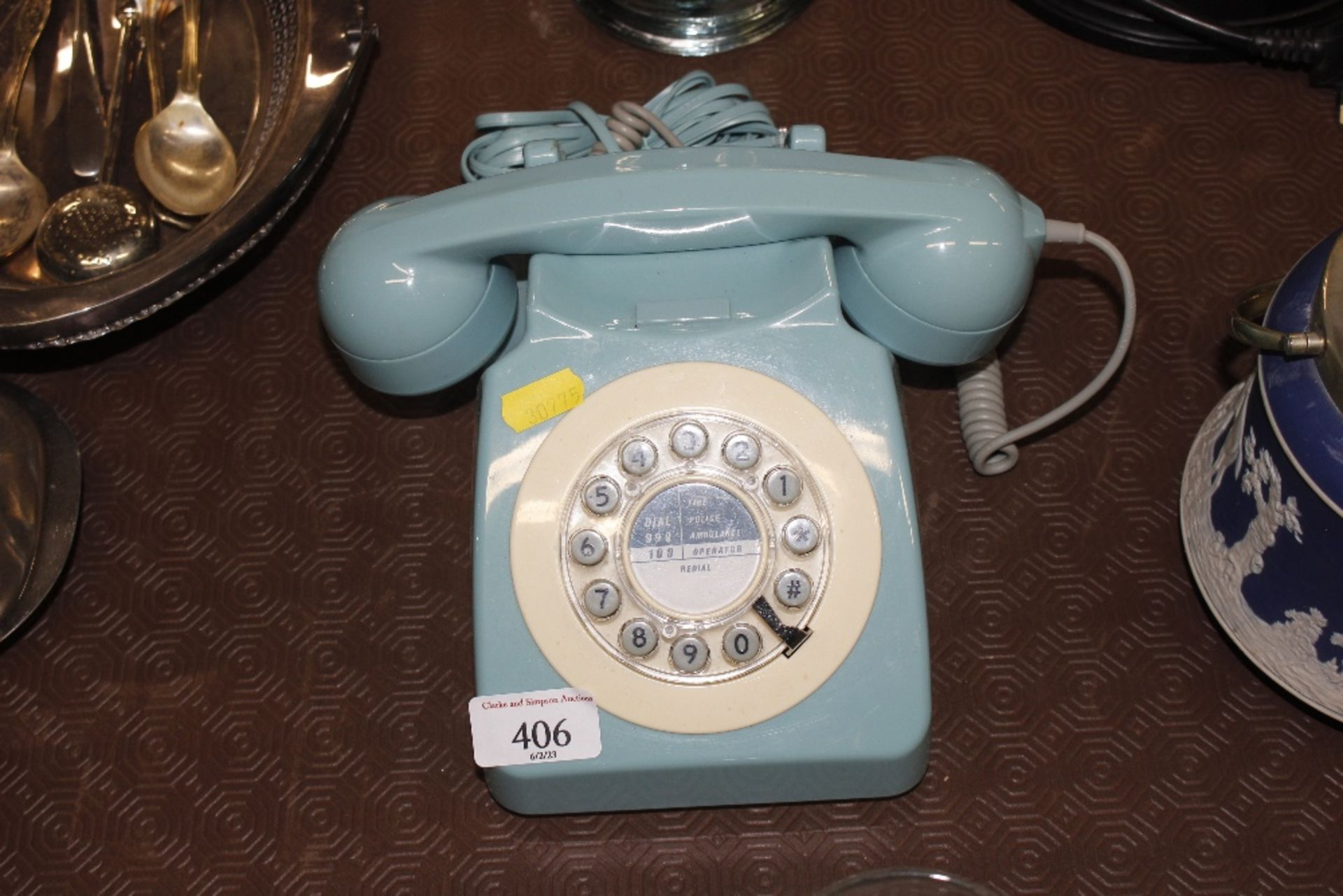 A vintage style telephone