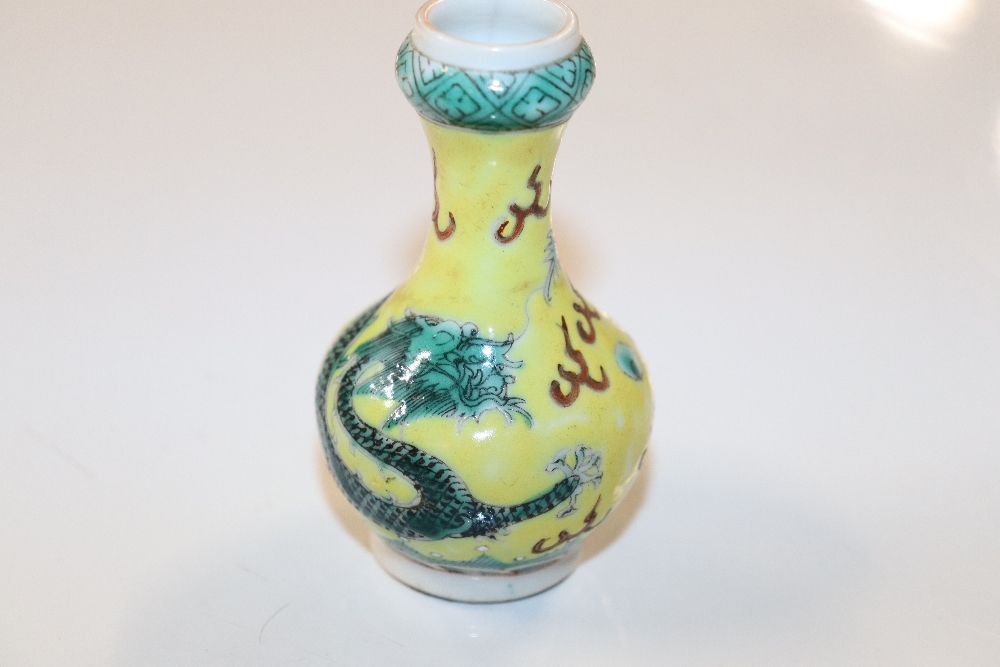 A miniature Chinese vase painted with green dragon - Image 2 of 7