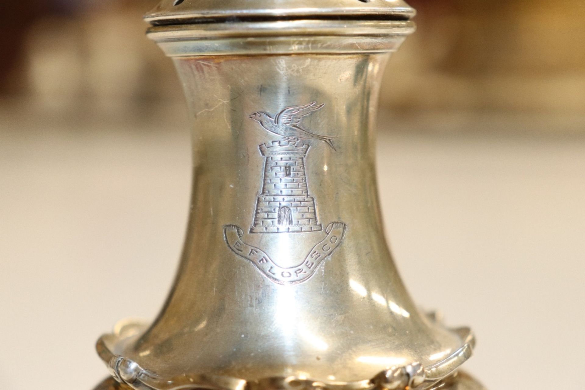 A silver sugar sifter, approx. 87gms; and a 925 si - Image 5 of 6