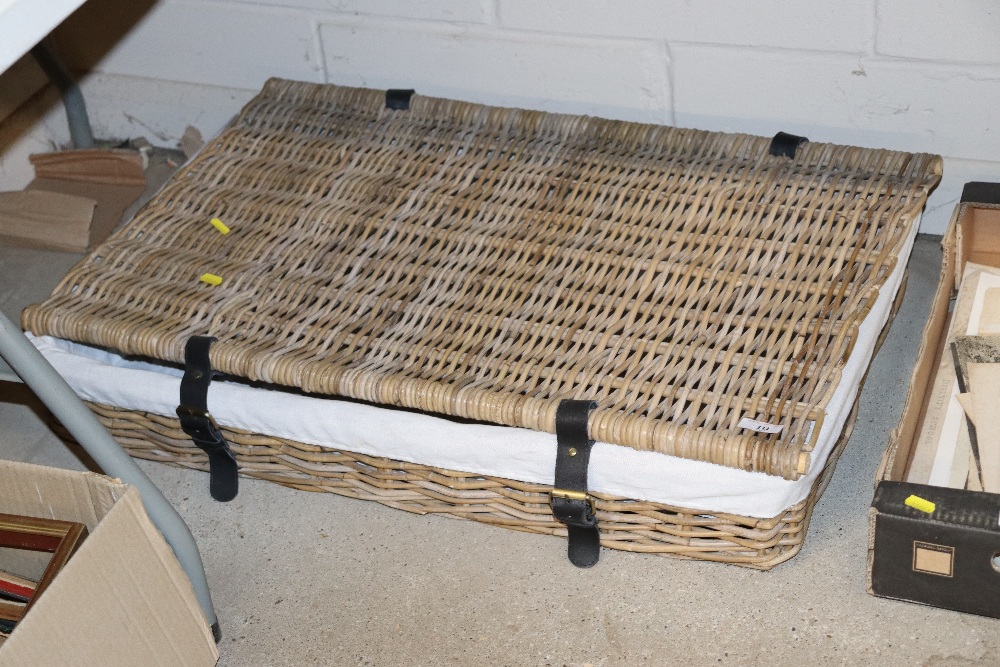 A wicker storage basket - Image 2 of 2