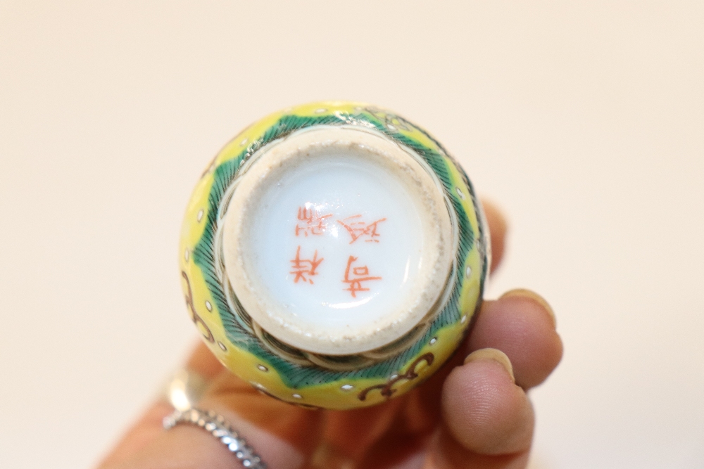 A miniature Chinese vase painted with green dragon - Image 4 of 7
