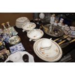 A quantity of Sunderland ware dinnerware