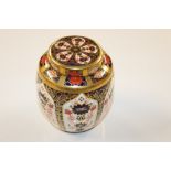 A Royal Crown Derby Imari 1128 pattern jar and cov