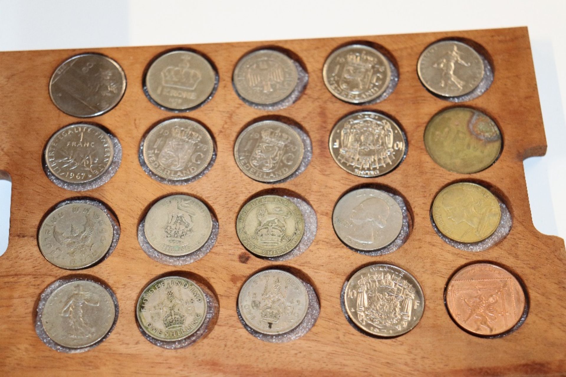 A box containing Churchill crowns, 1 shilling piec - Image 5 of 5