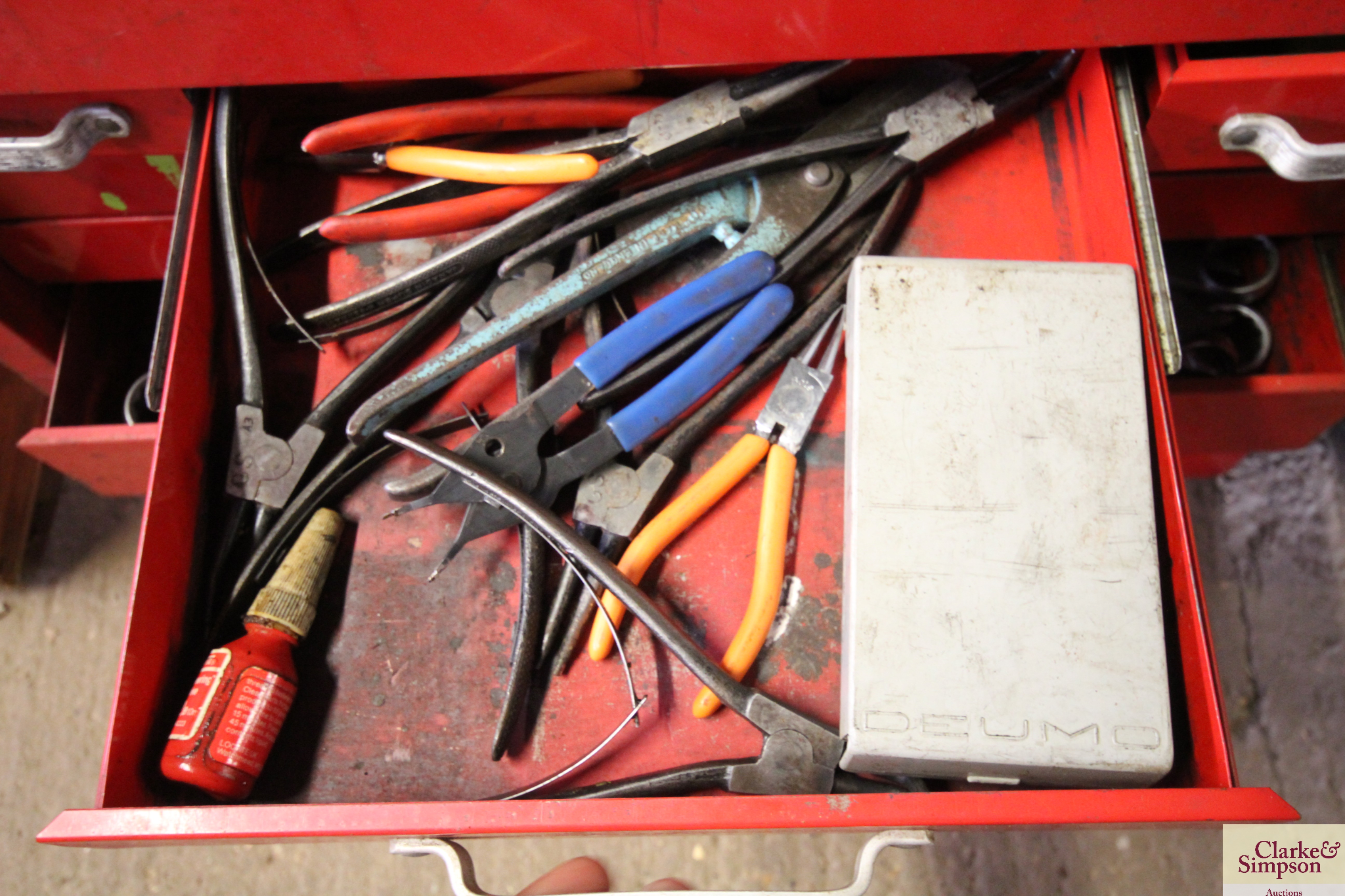 An Auto Pro fitted eight drawer tool chest with la - Image 3 of 10