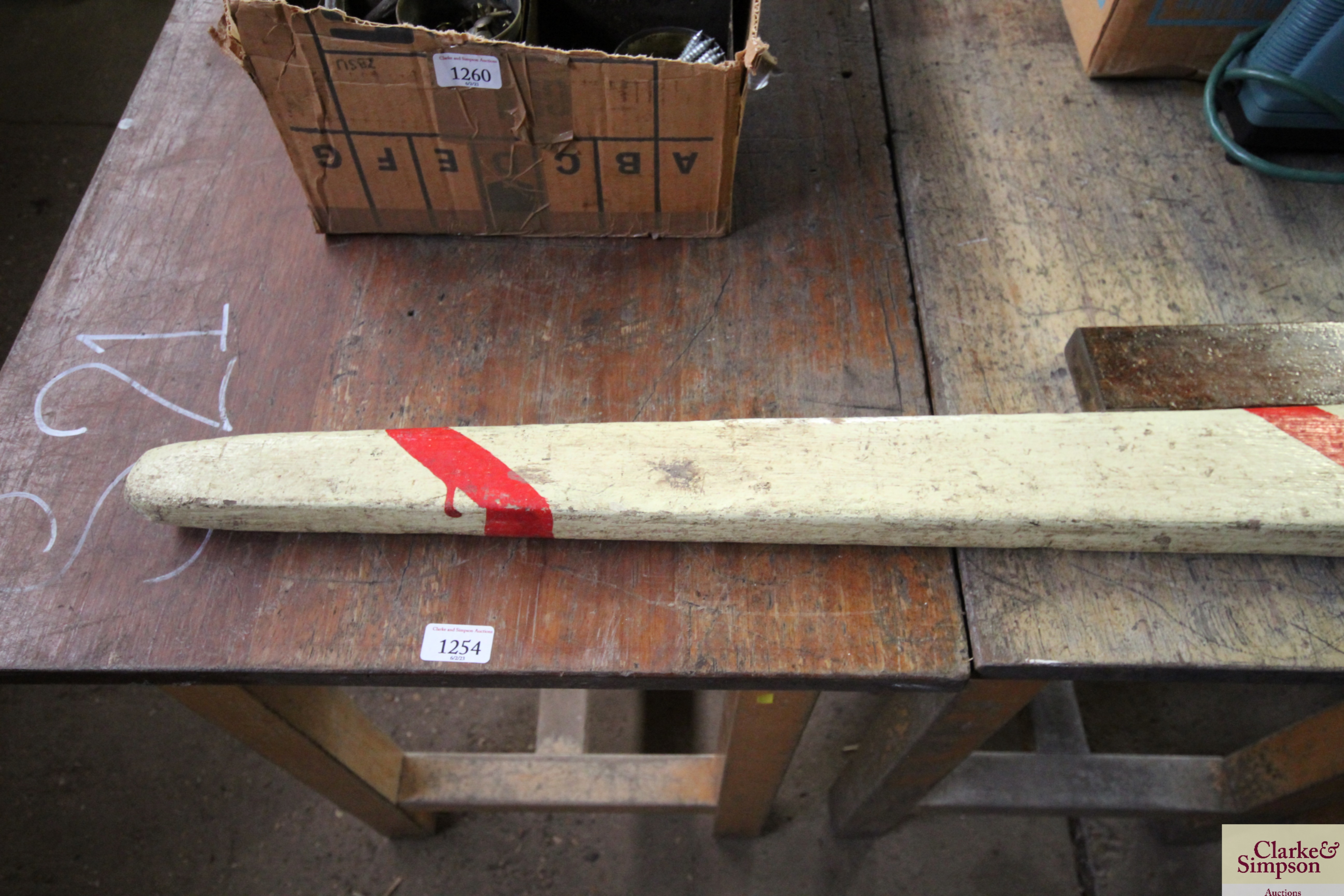 A large unusual wooden spirit level measuring appr - Image 2 of 10