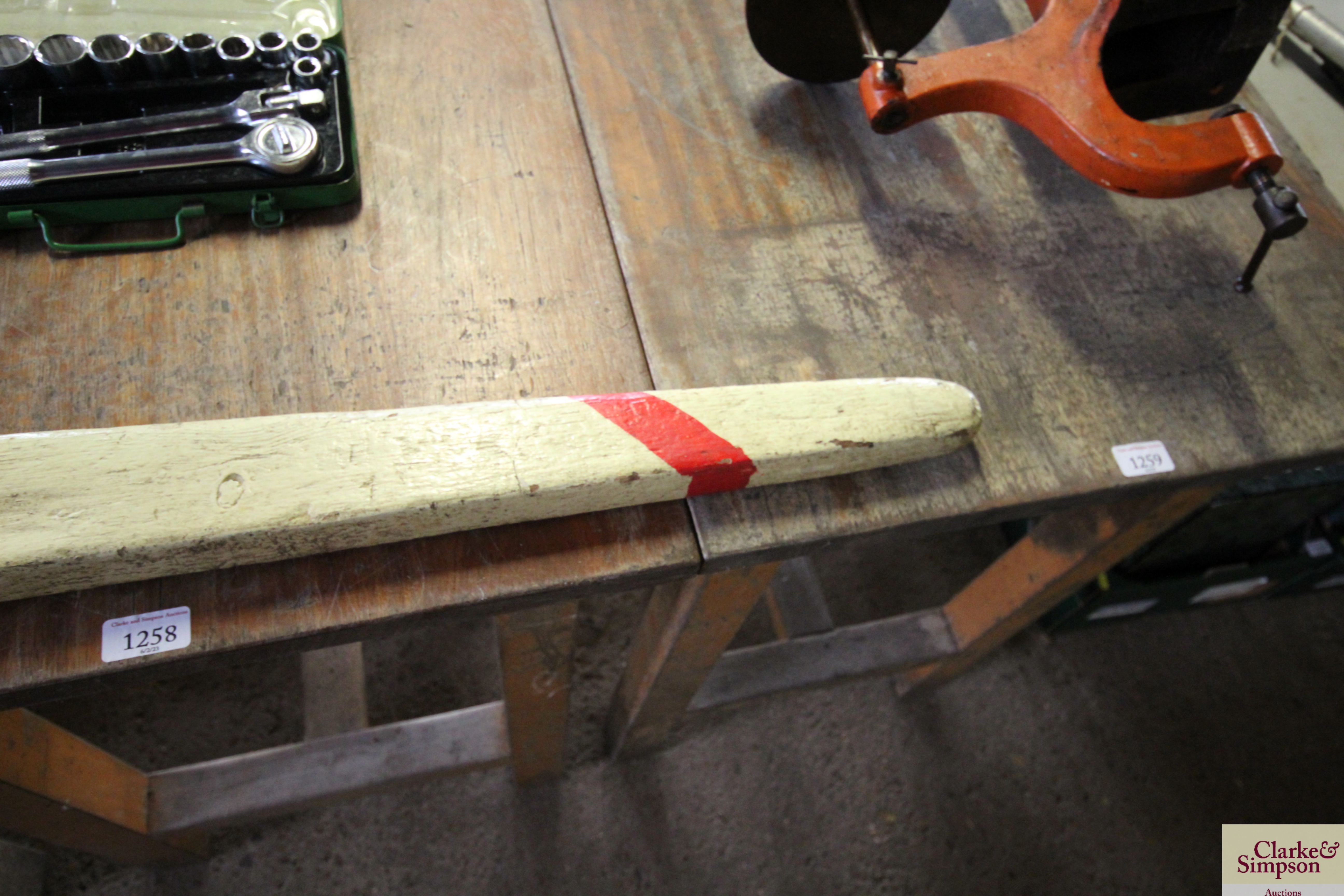 A large unusual wooden spirit level measuring appr - Image 7 of 10