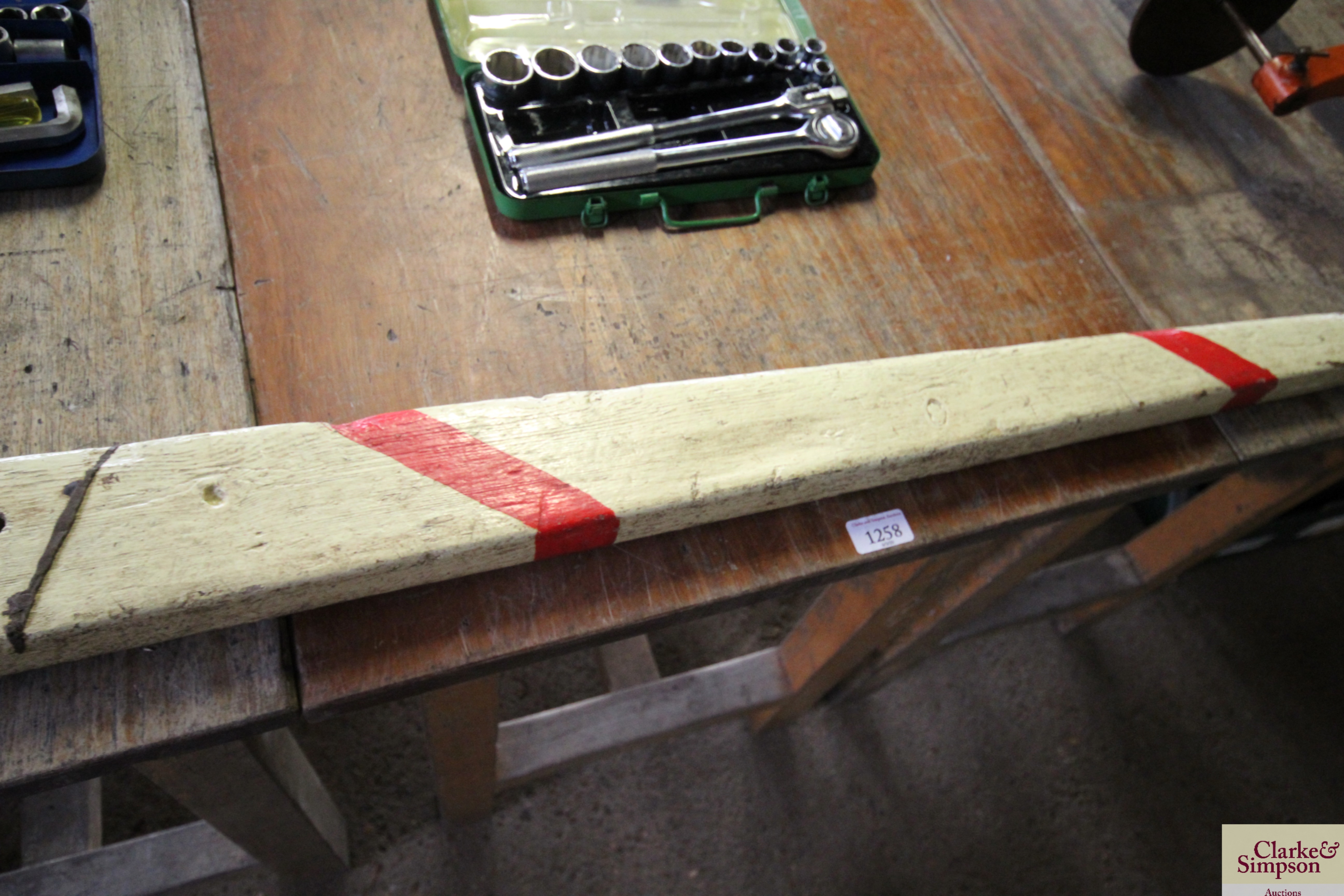 A large unusual wooden spirit level measuring appr - Image 6 of 10