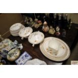 A quantity of Sunderland ware dinnerware