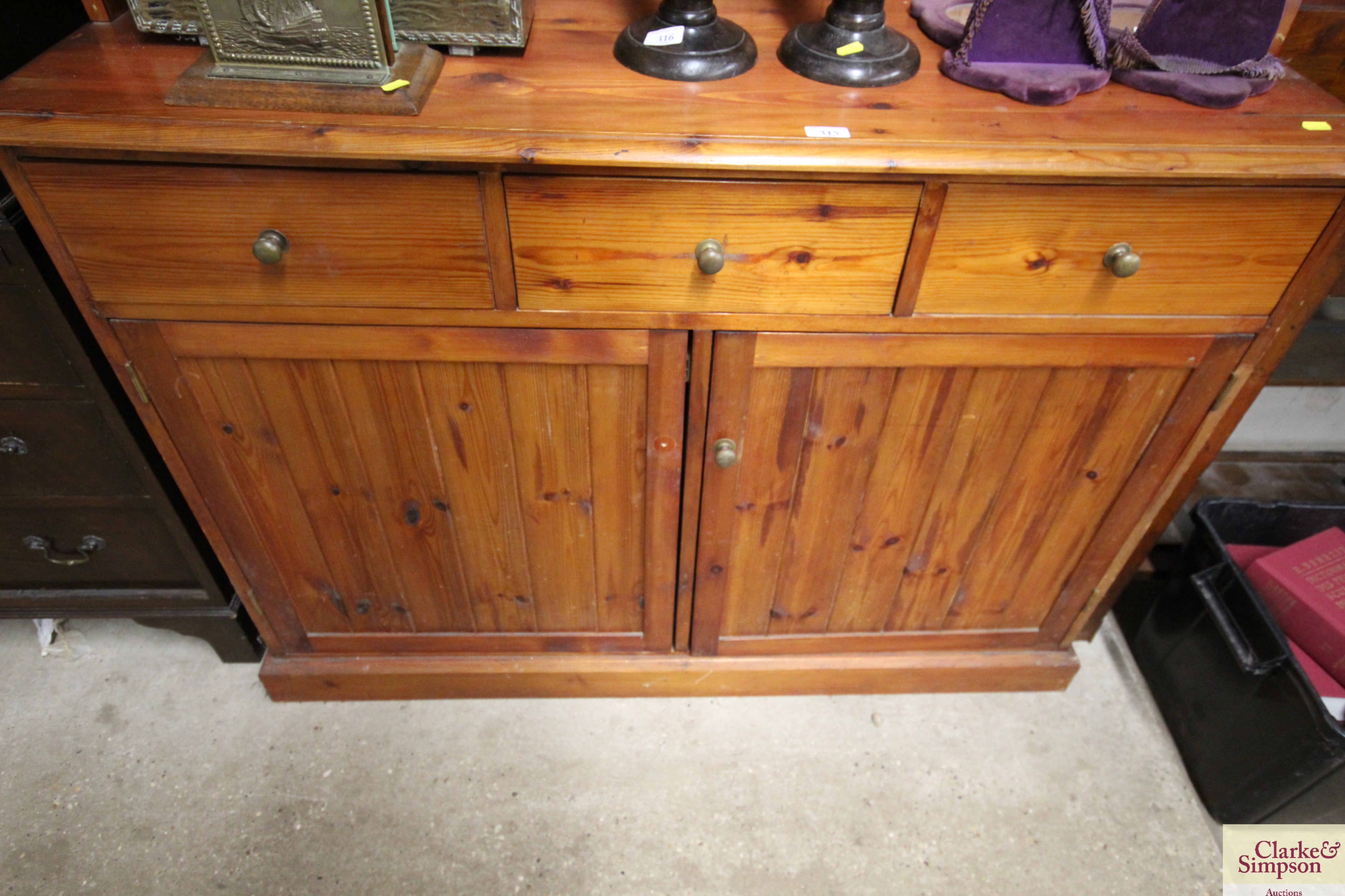 A pine dresser fitted three drawers raised on cupb - Image 4 of 6