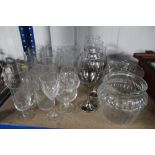 A collection of glassware to include pint glasses;