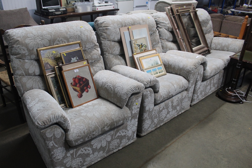 A floral upholstered two seater settee and two mat
