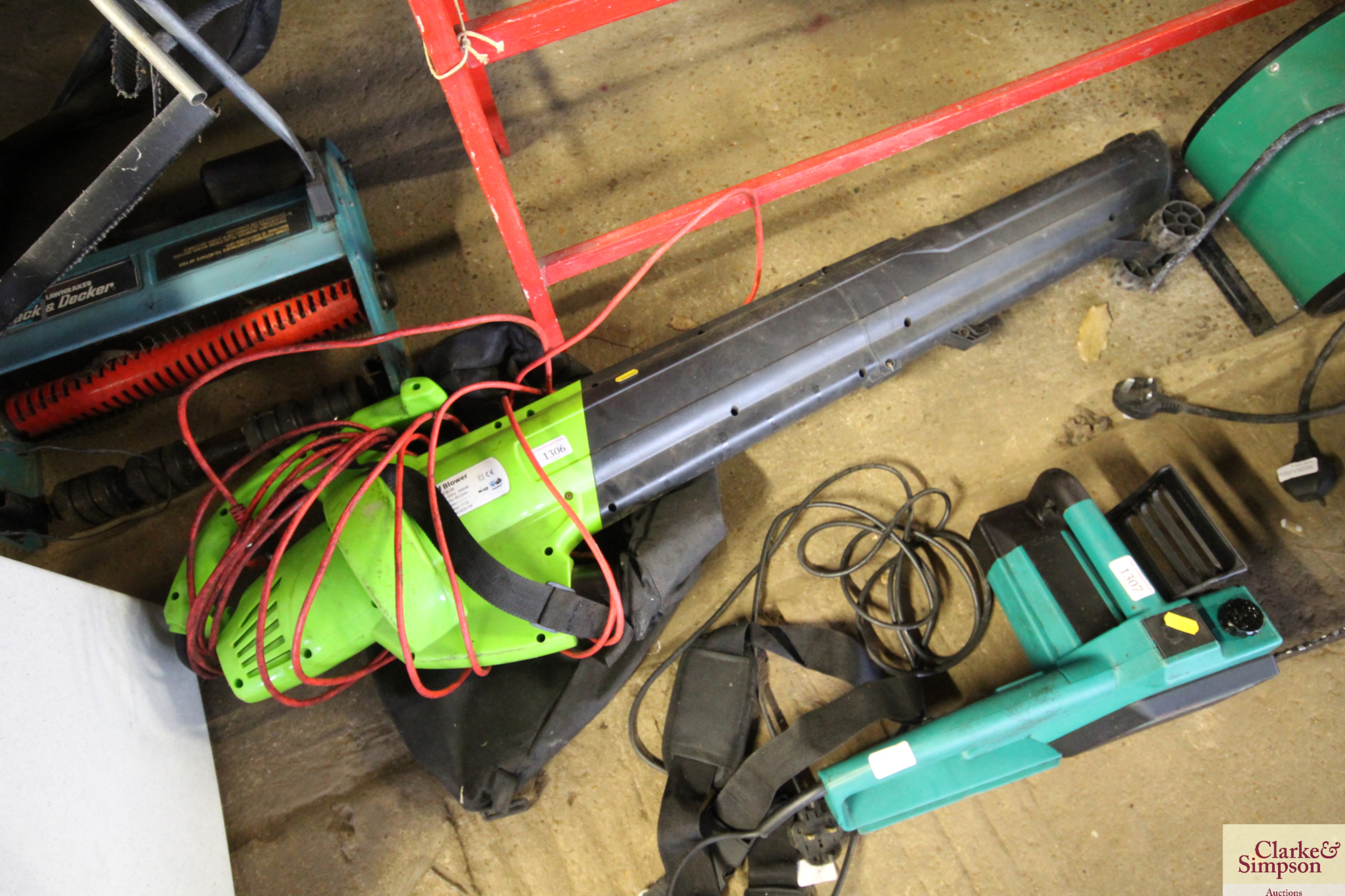 A Macro 3000watt leaf blower