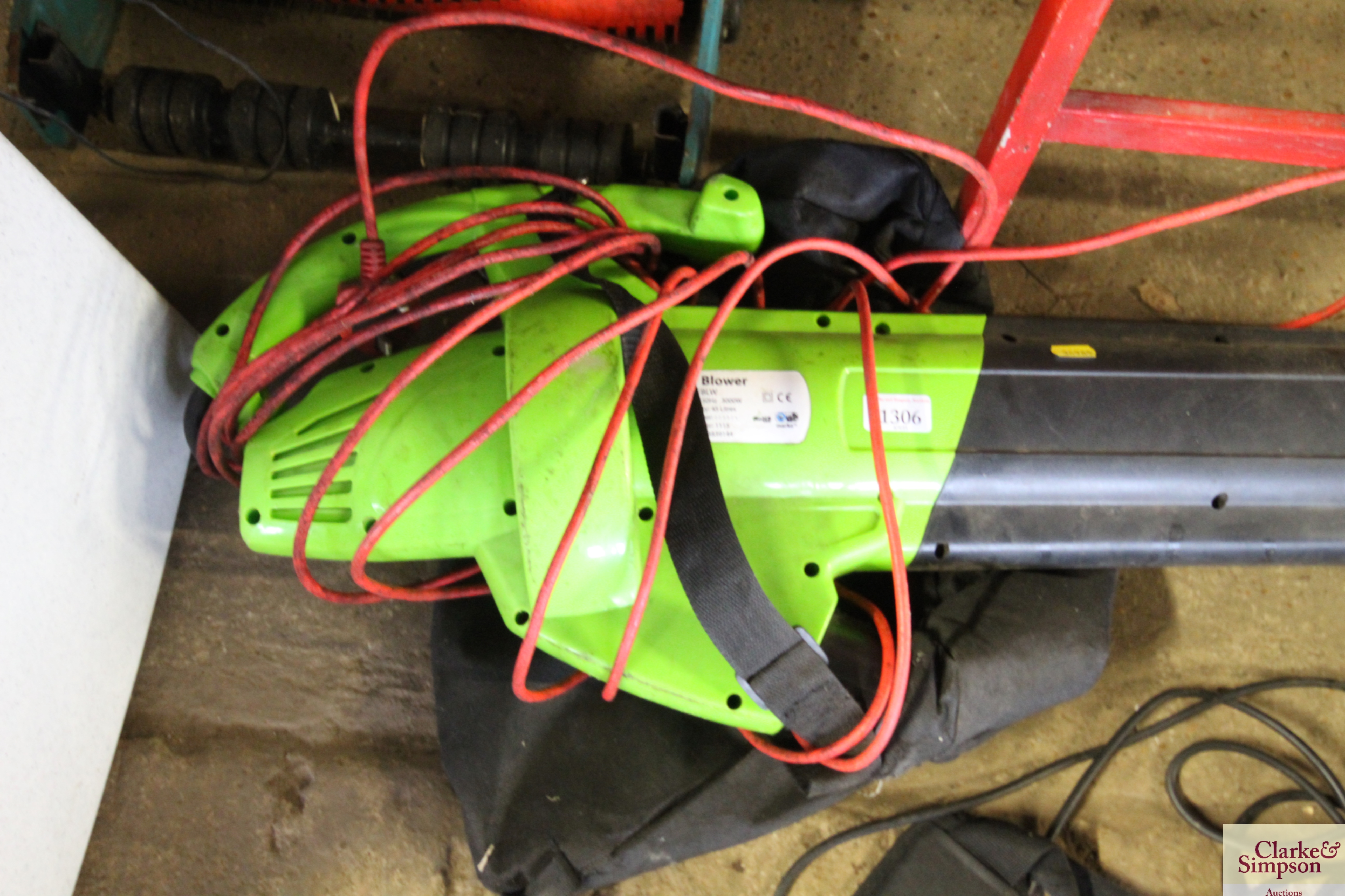 A Macro 3000watt leaf blower - Image 2 of 3