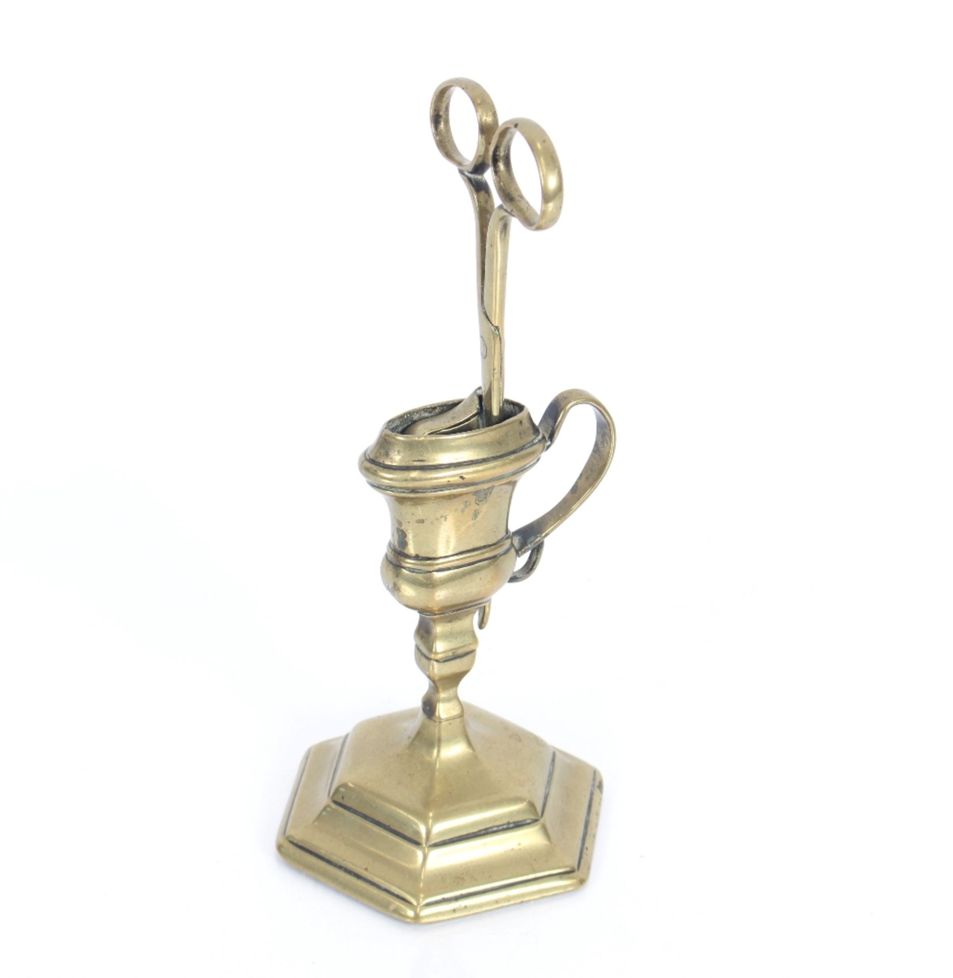 A rare George I brass snuffer on pedestal stand, 2