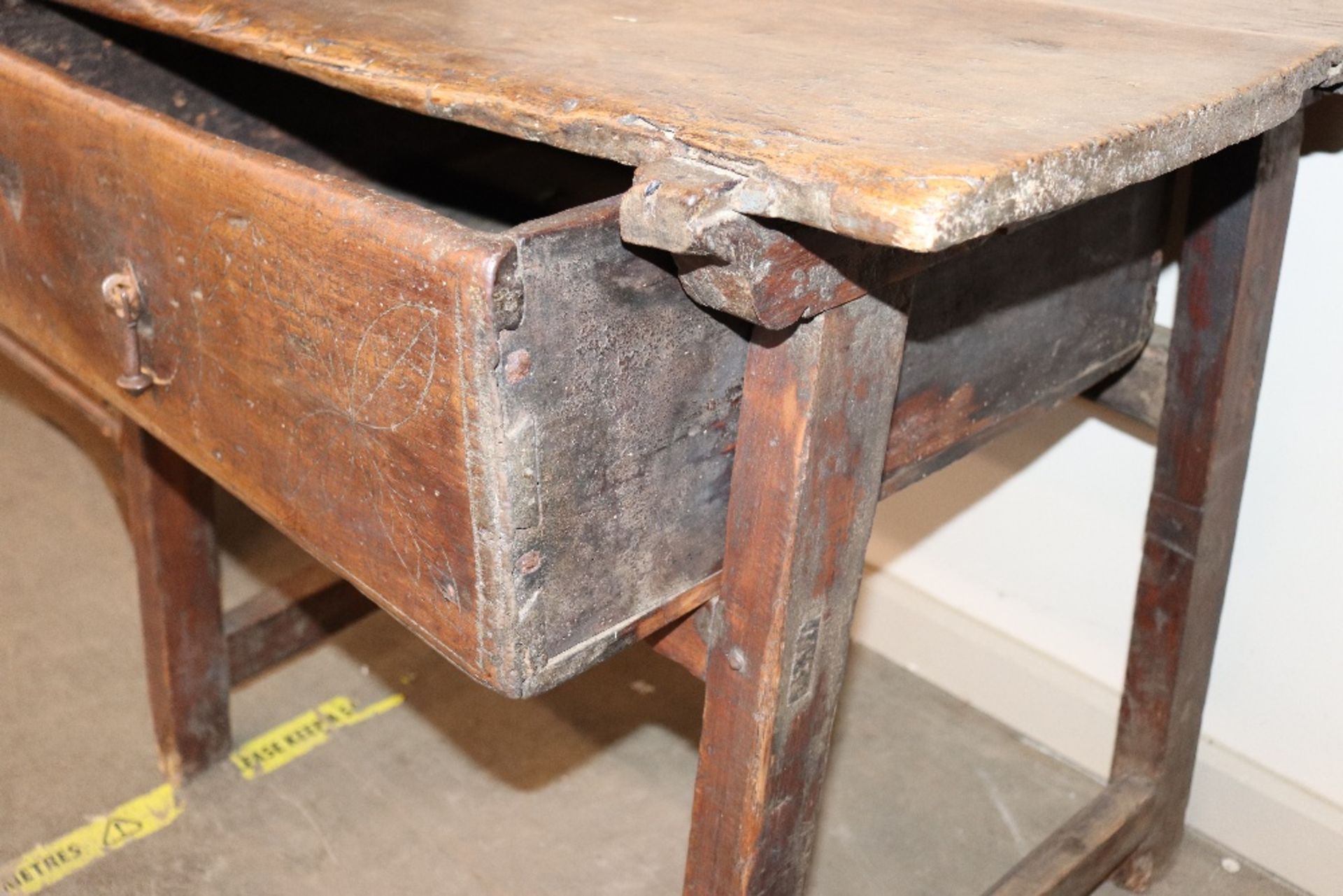 An antique oak and elm side table fitted with a si - Image 3 of 3