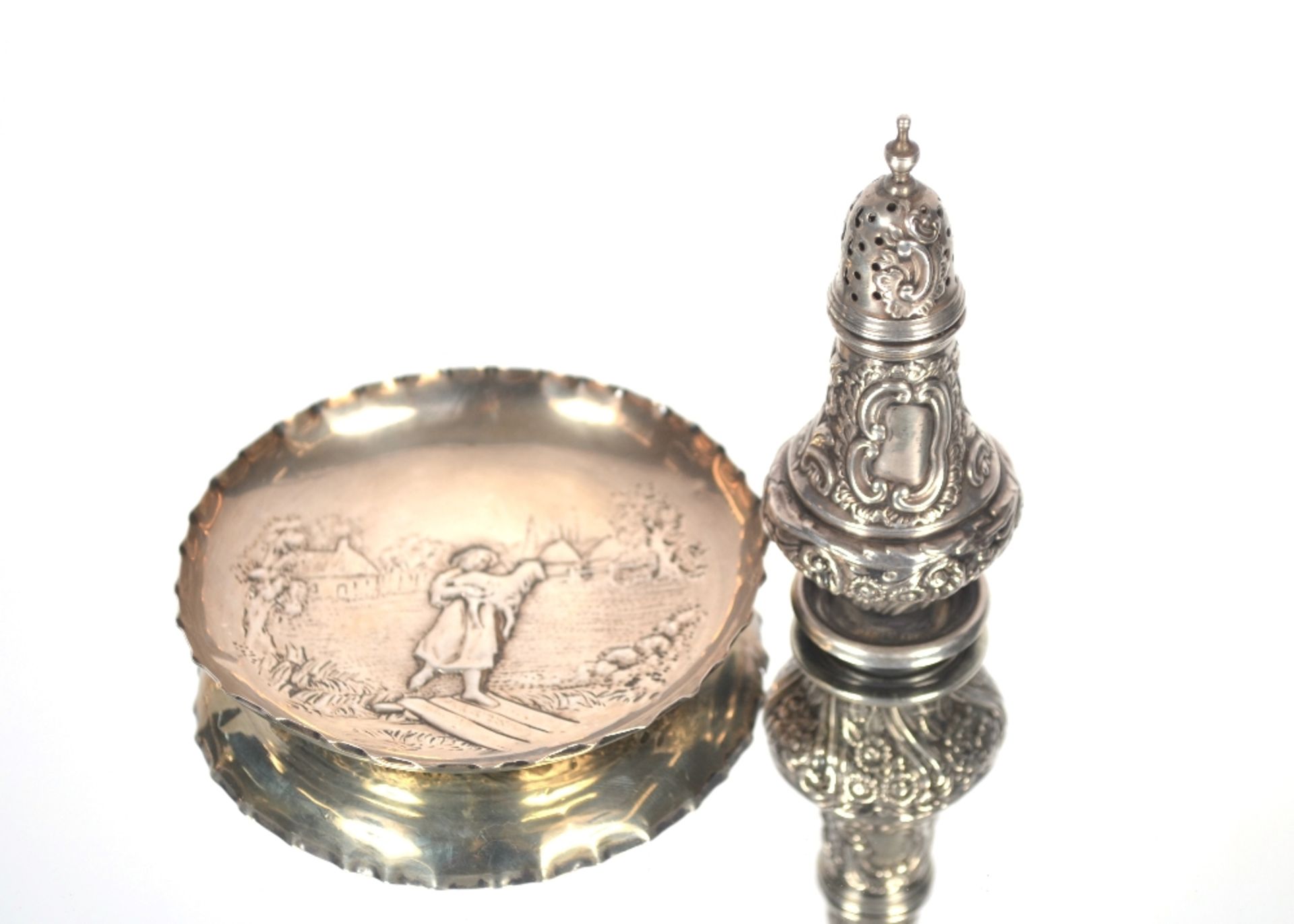 A George III circular silver pin dish, decorated w