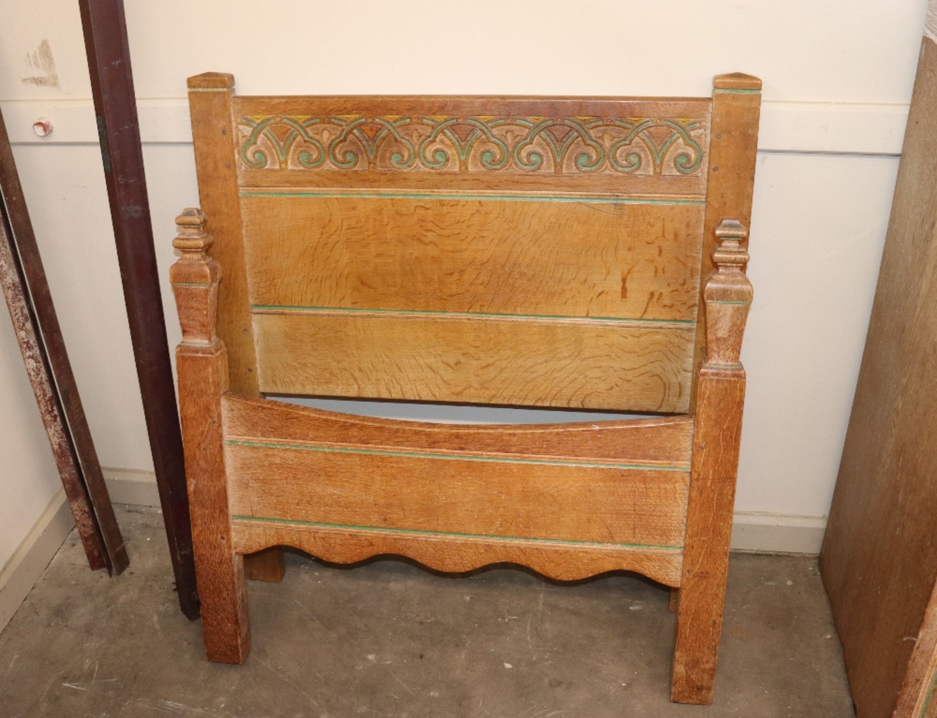 A Cotswold school oak bedroom suite with limed car - Image 2 of 6