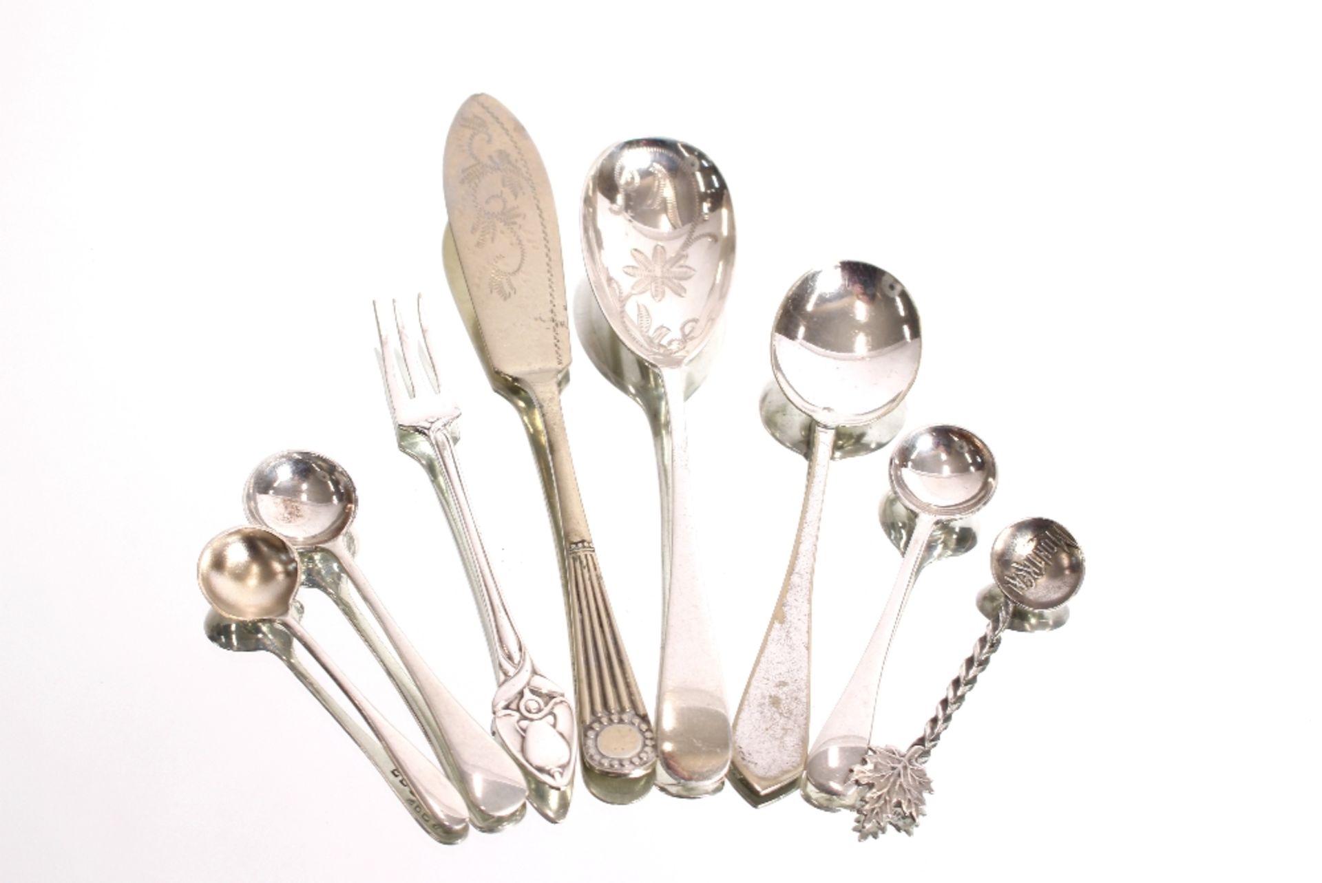 A case set of silver teaspoons, Sheffield 1942; va - Image 2 of 3