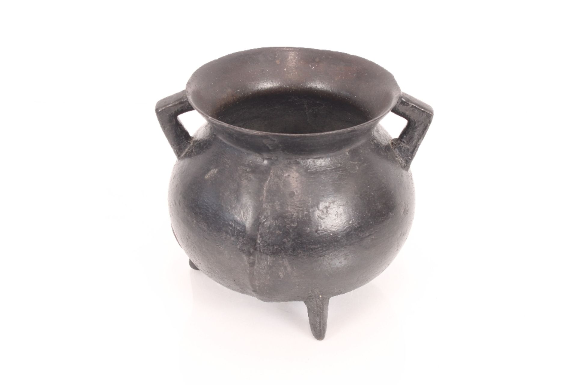 A large 17th century bronze caldron, flanked by lu