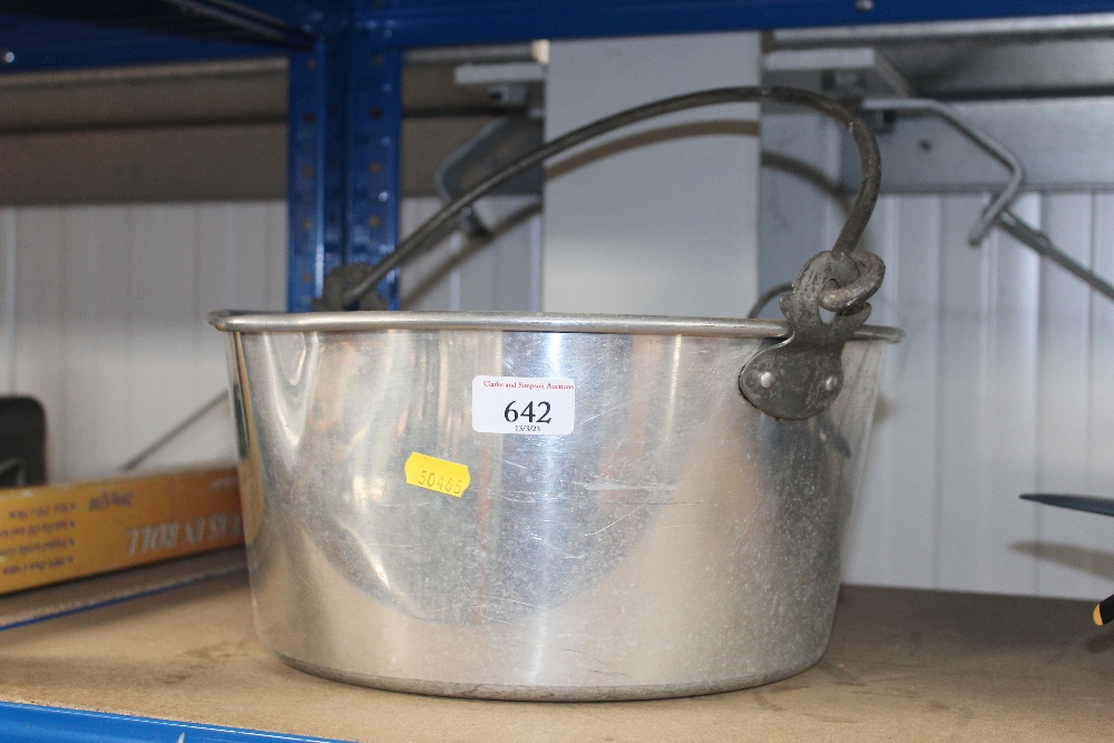 A preserve pan with swing handle