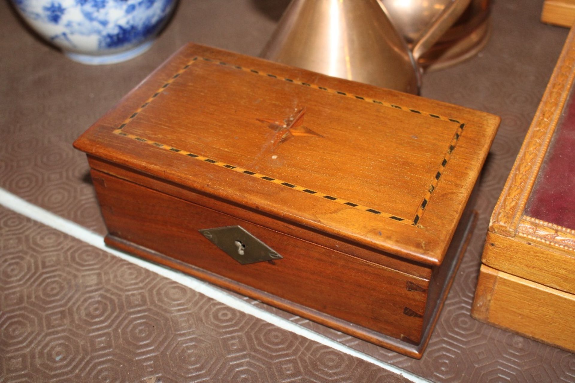 A small table top display cabinet and an inlaid wo - Image 4 of 5