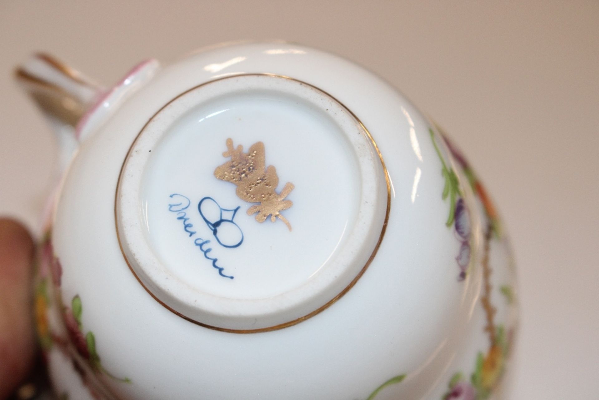 A Dresden porcelain cup and saucer; a Continental - Image 22 of 23