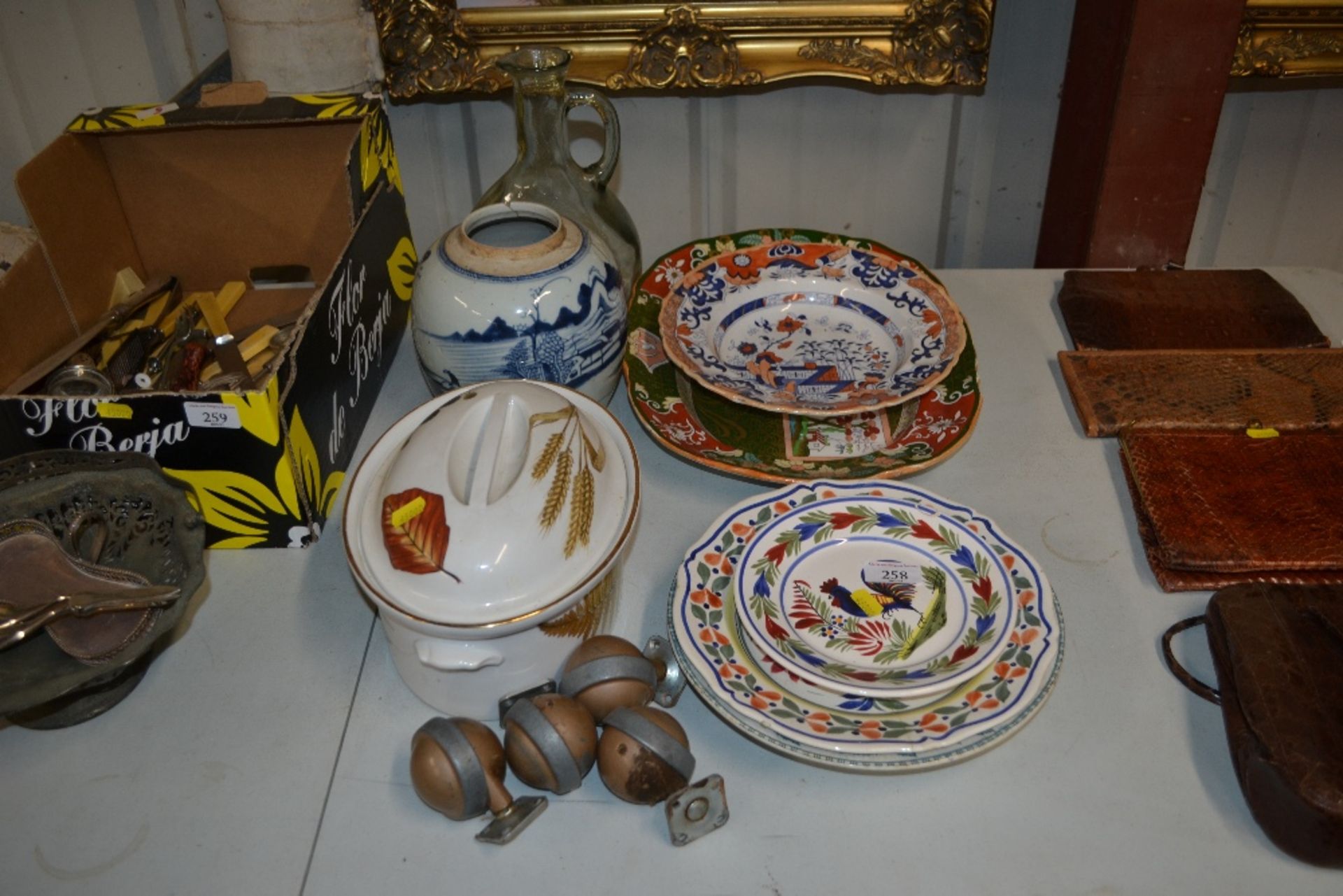 A quantity of various porcelain to include ironsto