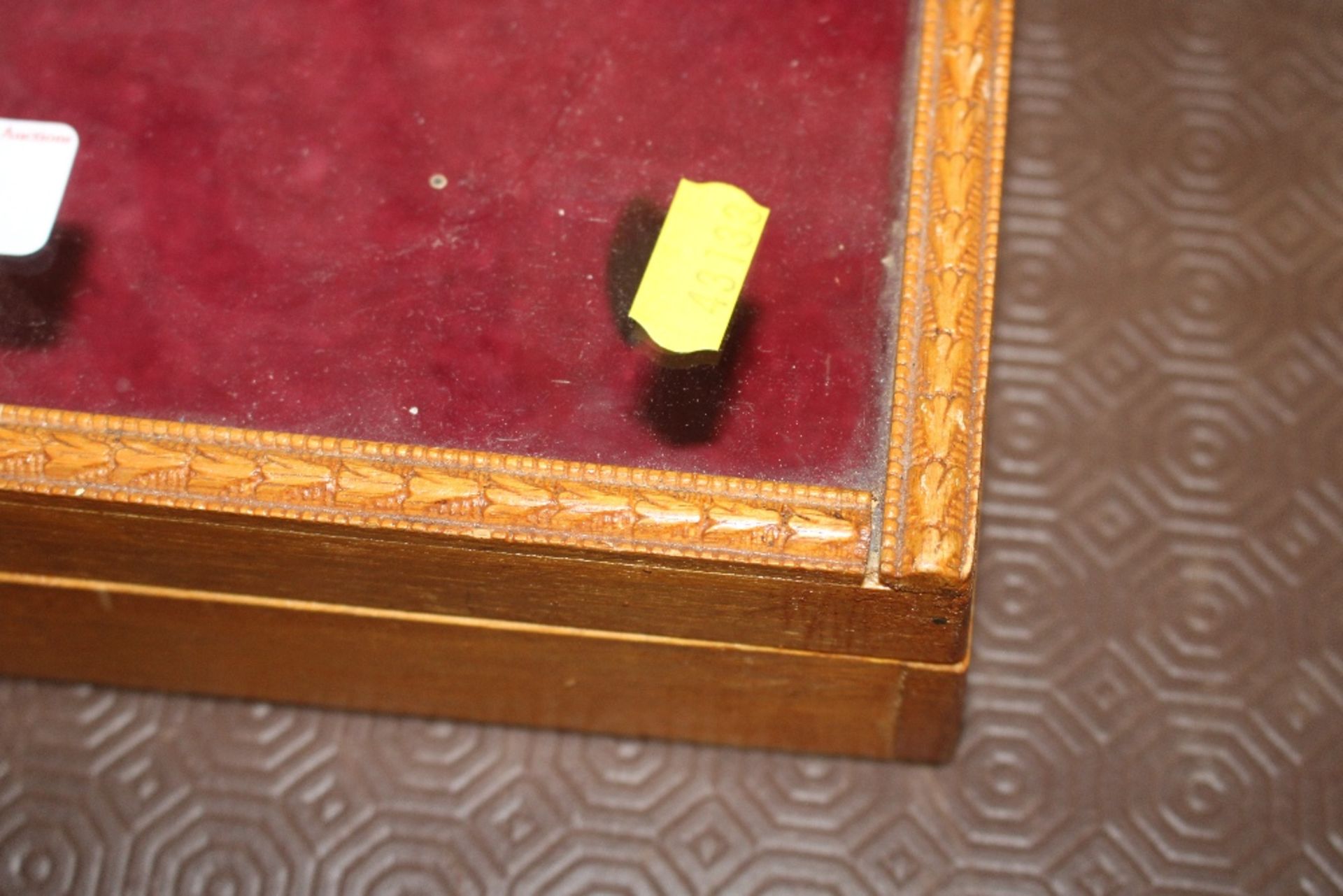 A small table top display cabinet and an inlaid wo - Image 2 of 5