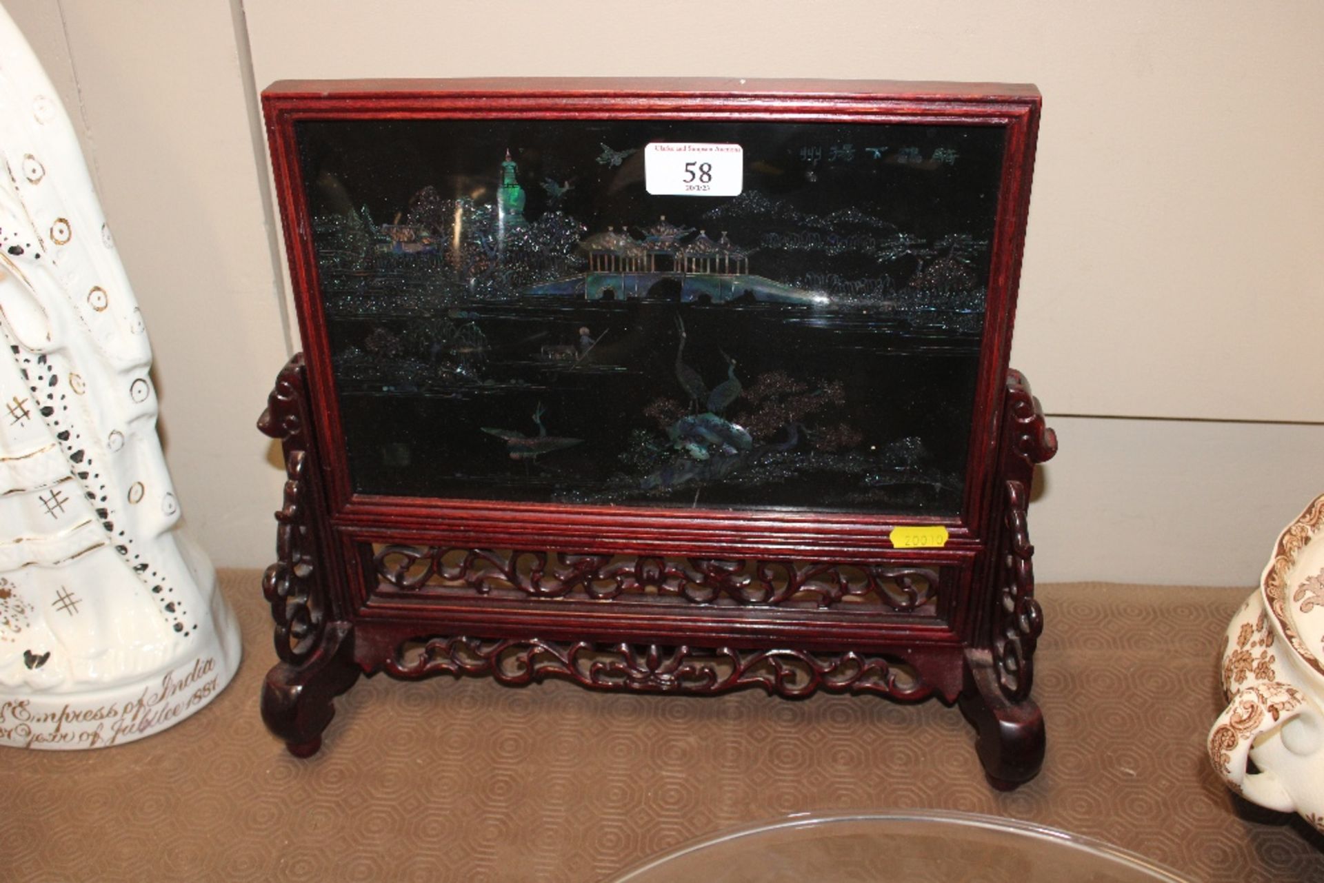 A Chinese table screen