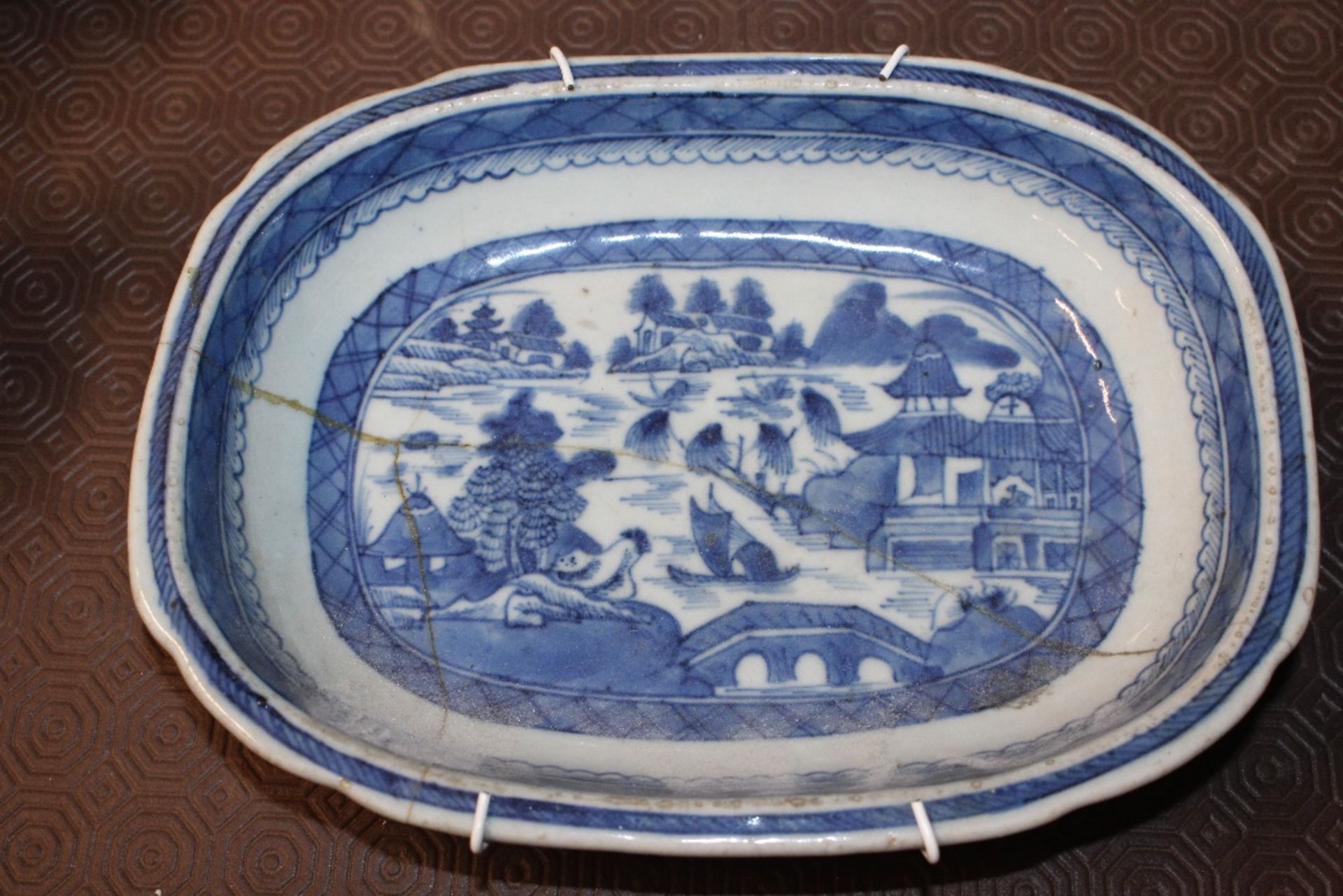 Four various Chinese blue and white dishes and an Oriental orange decorated plate - Image 2 of 11