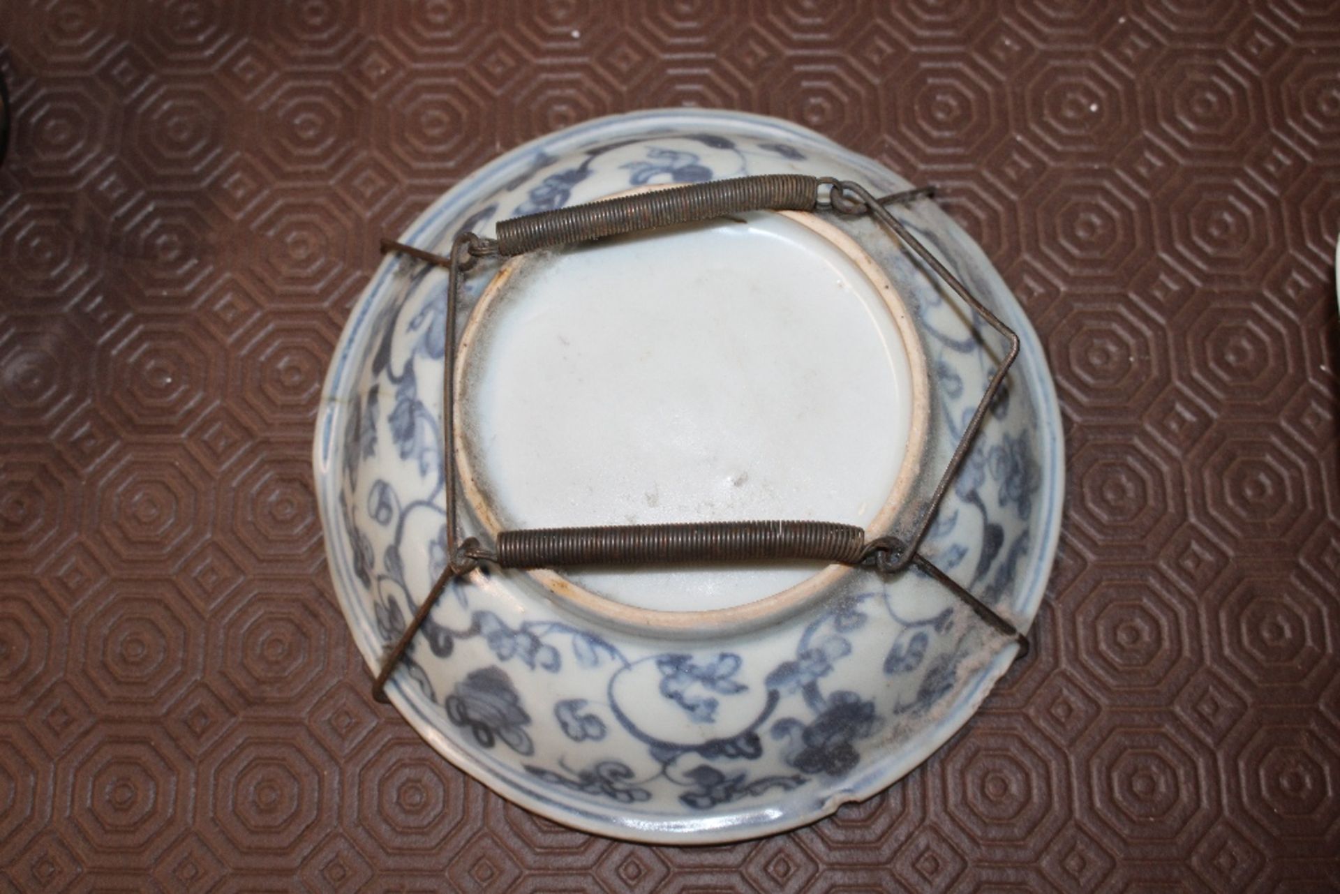 Four various Chinese blue and white dishes and an Oriental orange decorated plate - Image 5 of 11