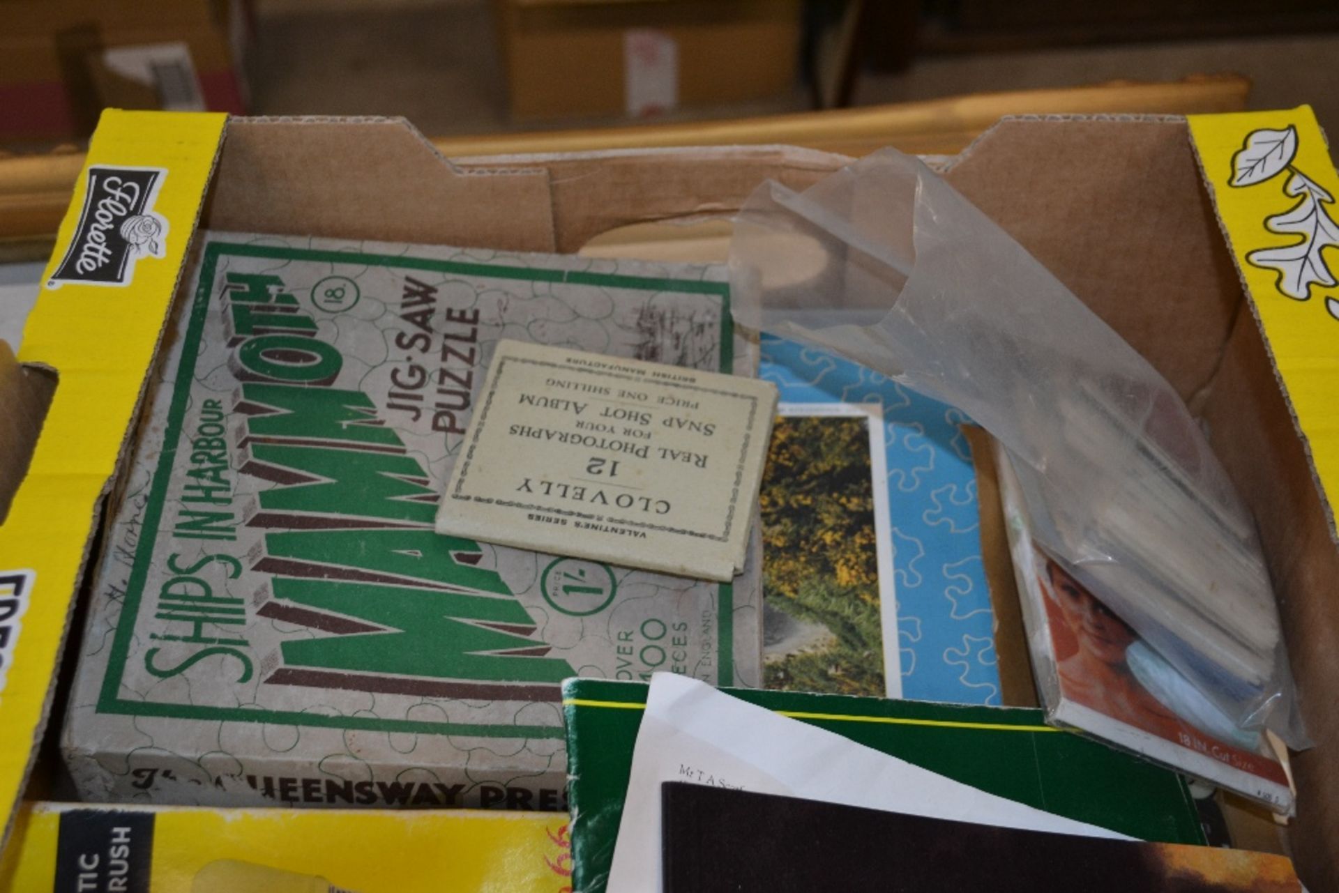 A box of various ephemera; boxed vintage nylons; p - Image 5 of 5