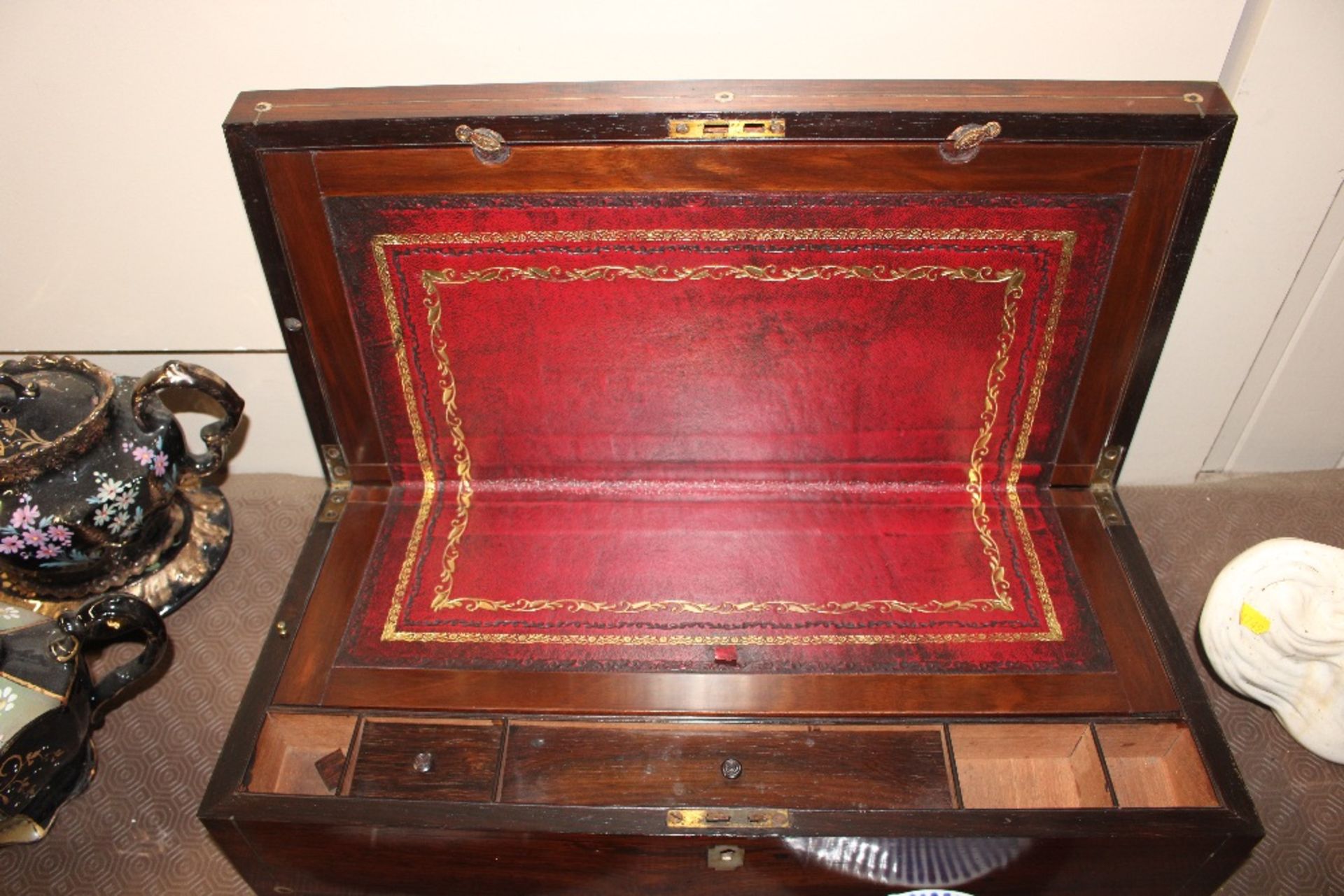 A Victorian rosewood writing box - Image 5 of 7