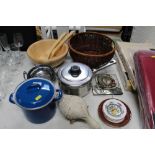 A quantity of kitchenalia to include salad bowl an