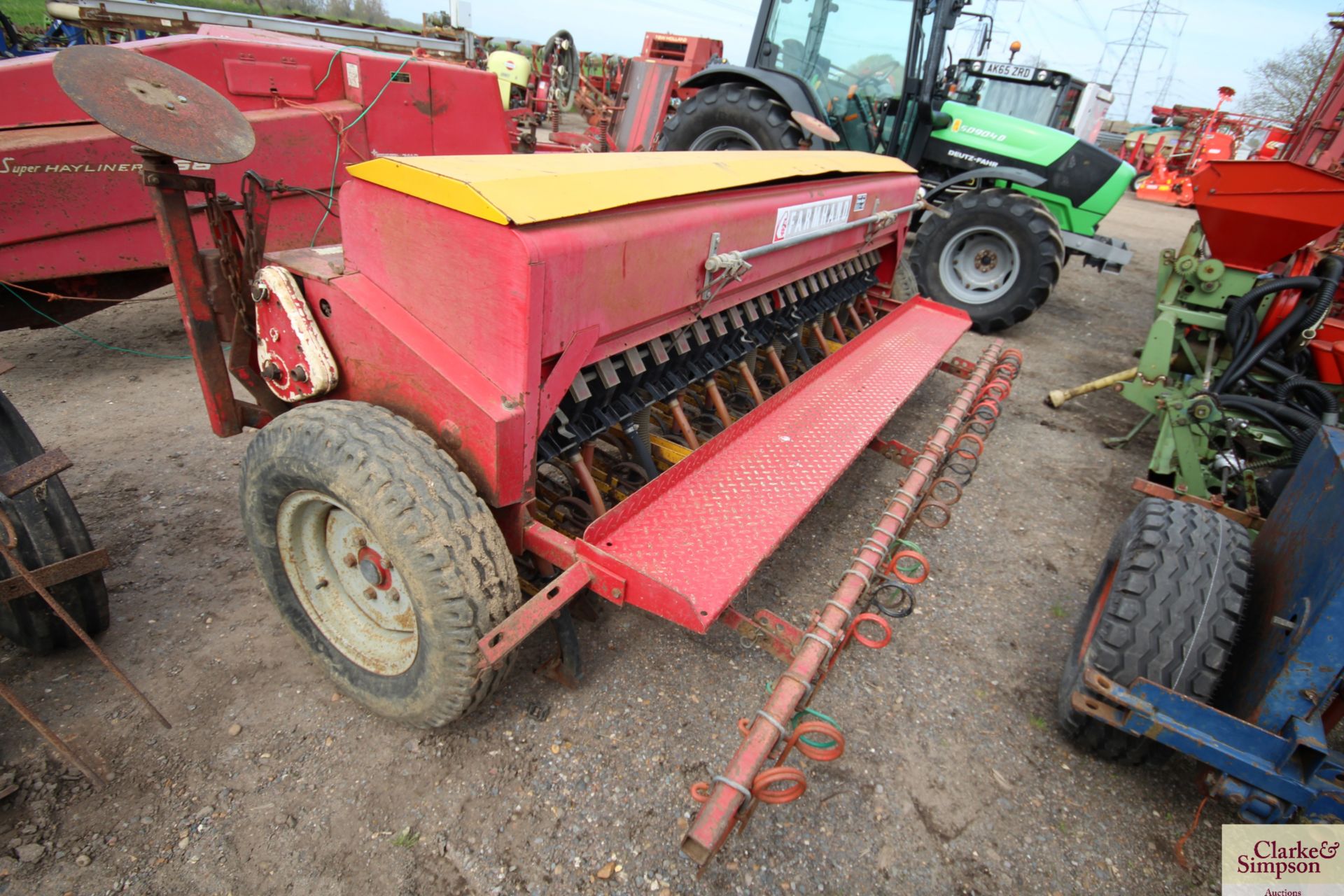 Farmhand 3m mounted Suffolk coulter box drill. V - Image 4 of 27