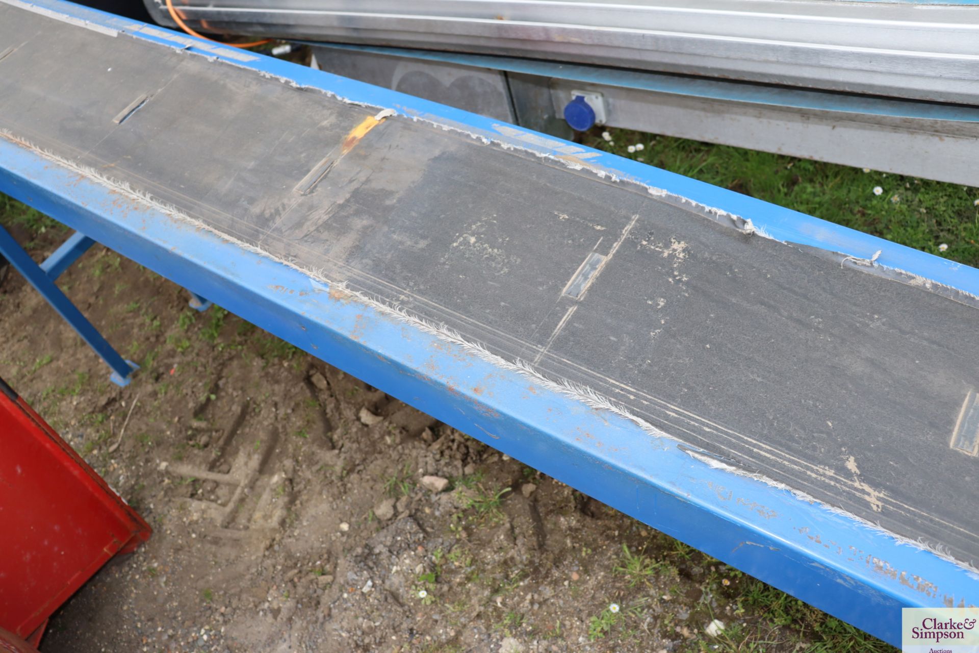 Concept Finishing Services 9ft6in x 12in flat belt conveyor. - Image 4 of 5