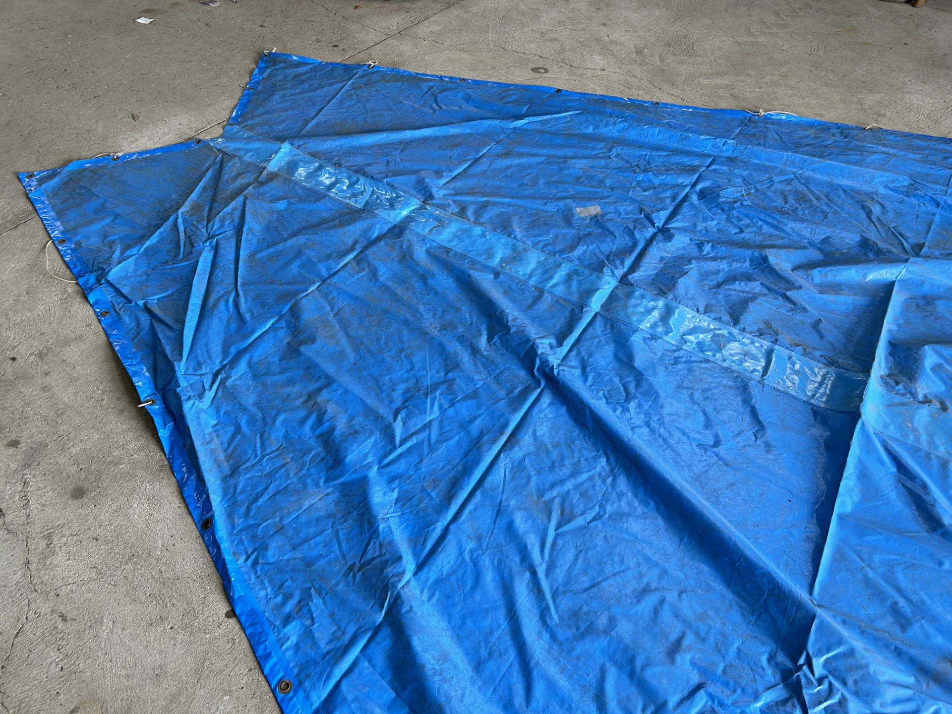 7.4m x 4.1m tarp. V - Image 2 of 5