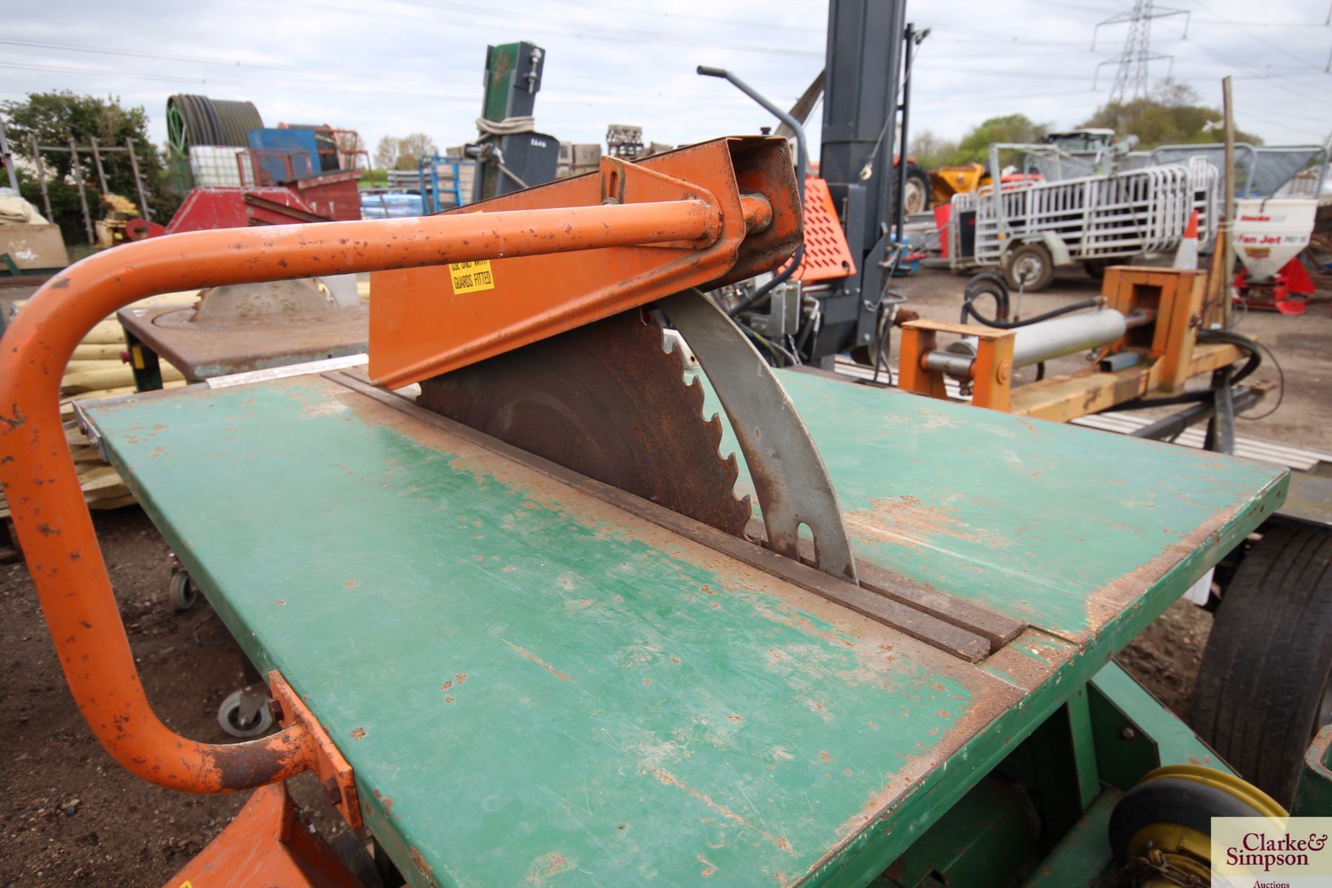 Transaw linkage mounted PTO driven saw bench. V - Image 7 of 12