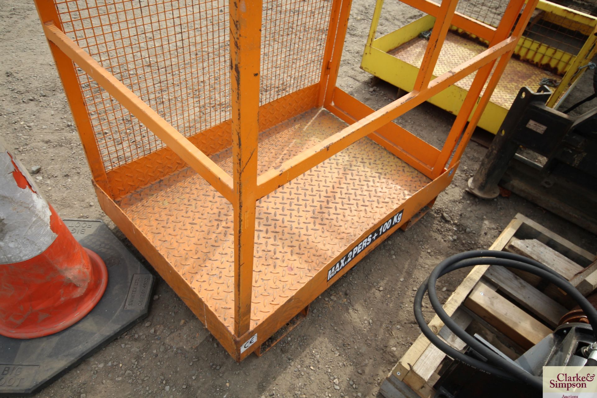Man cage to fit pallet tines. - Image 6 of 8