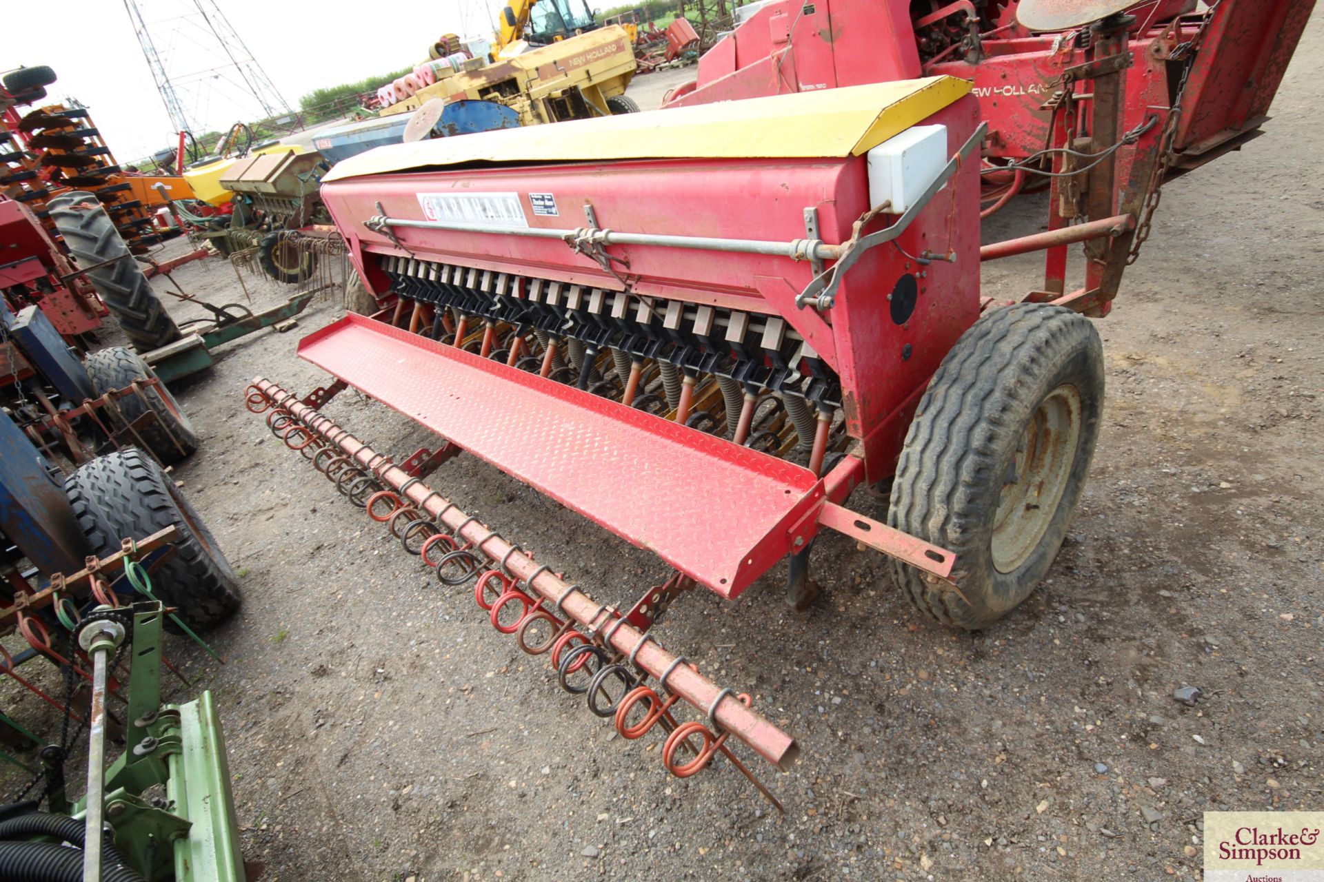 Farmhand 3m mounted Suffolk coulter box drill. V - Image 3 of 27