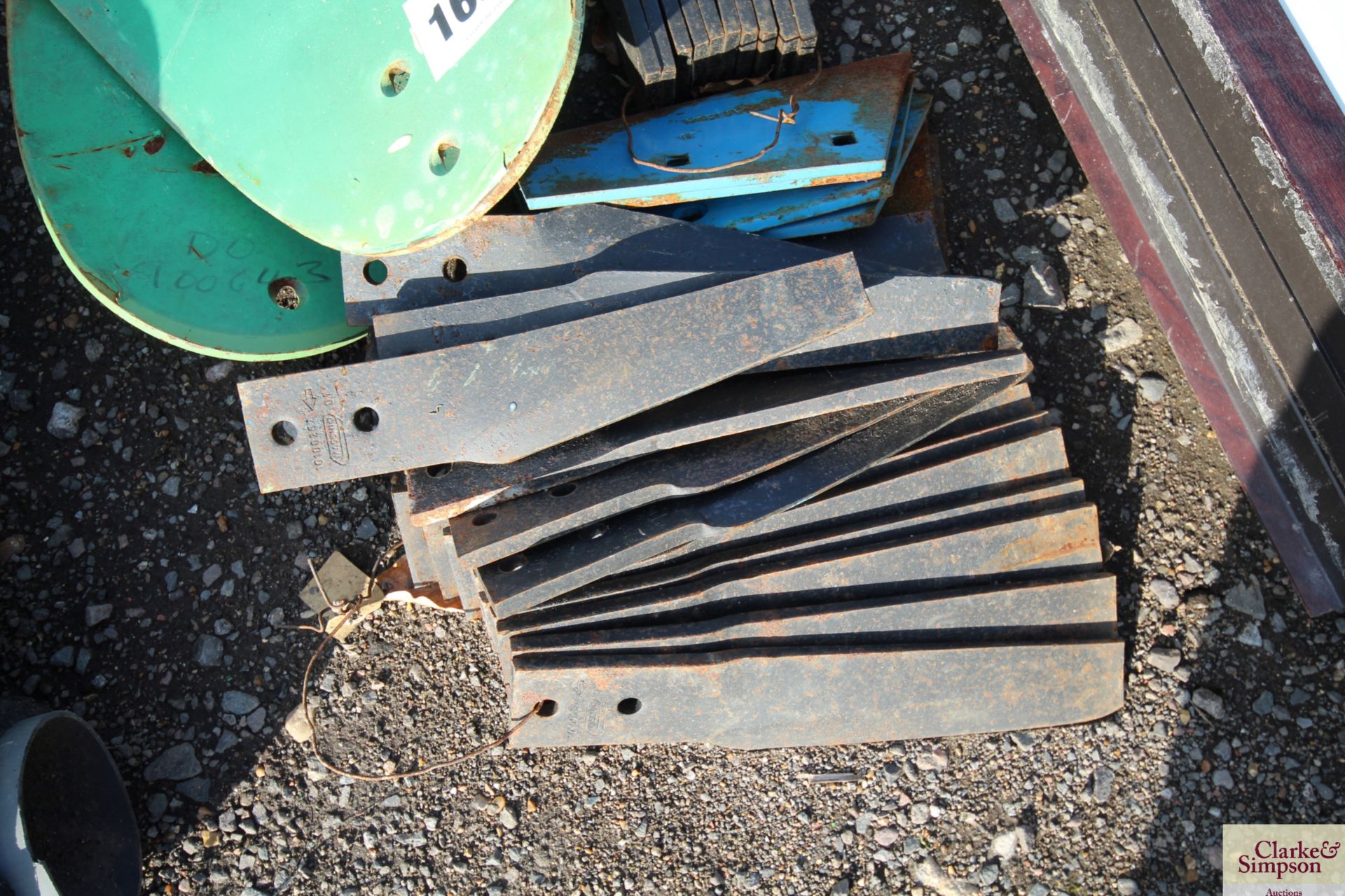 Various plough wearing metal, power harrow. V - Image 2 of 4