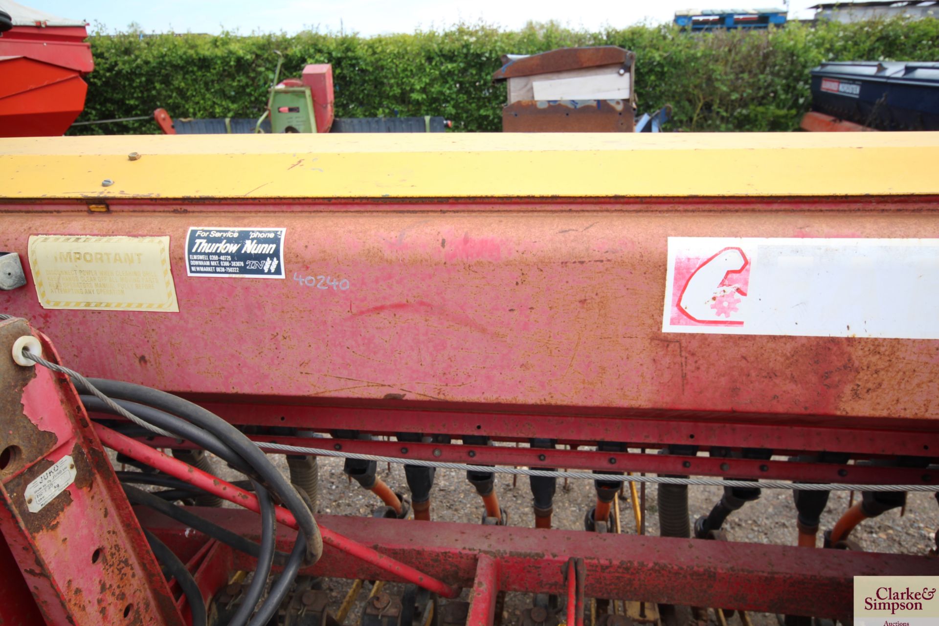 Farmhand 3m mounted Suffolk coulter box drill. V - Image 7 of 27