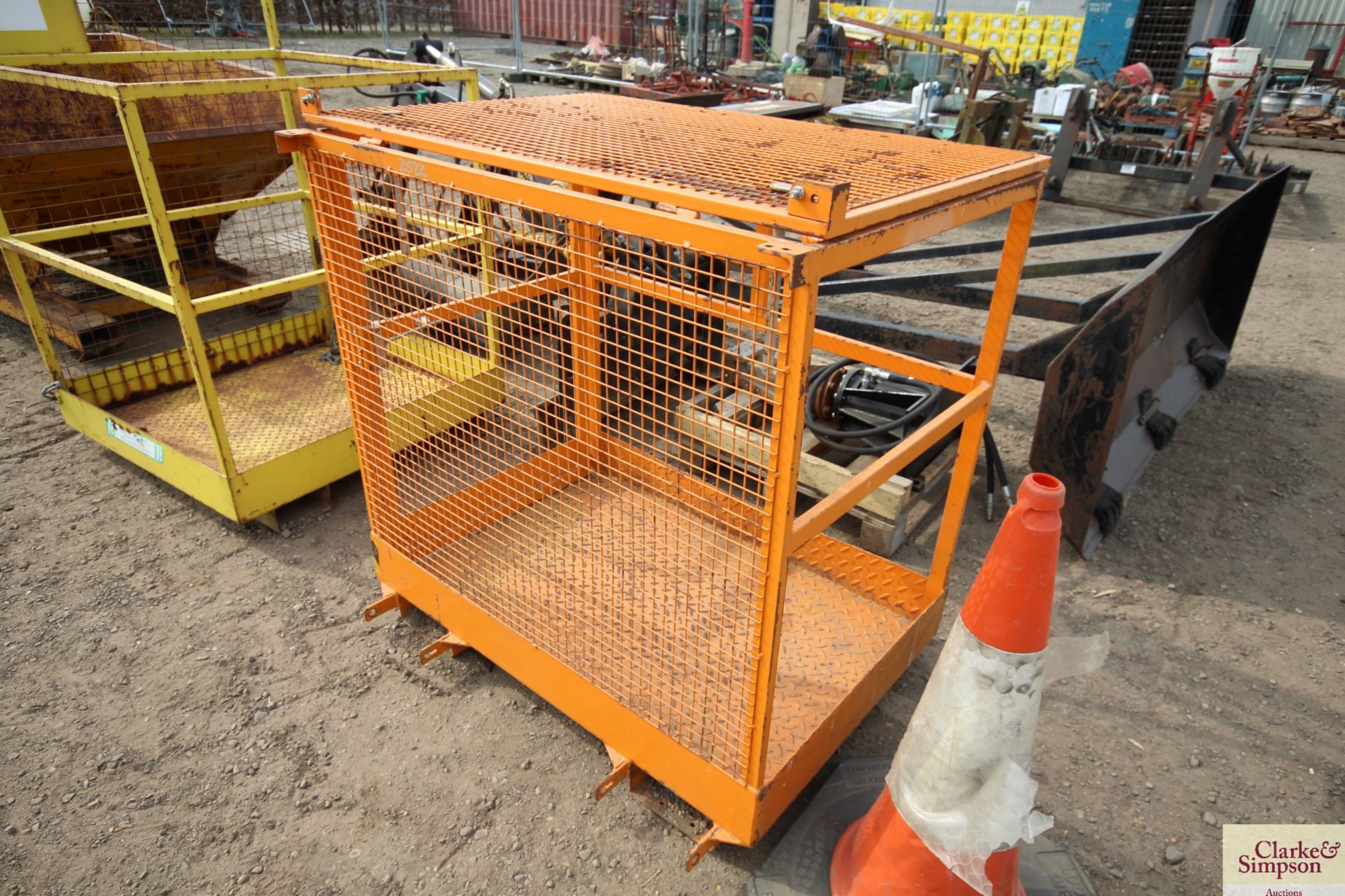 Man cage to fit pallet tines. - Image 2 of 8